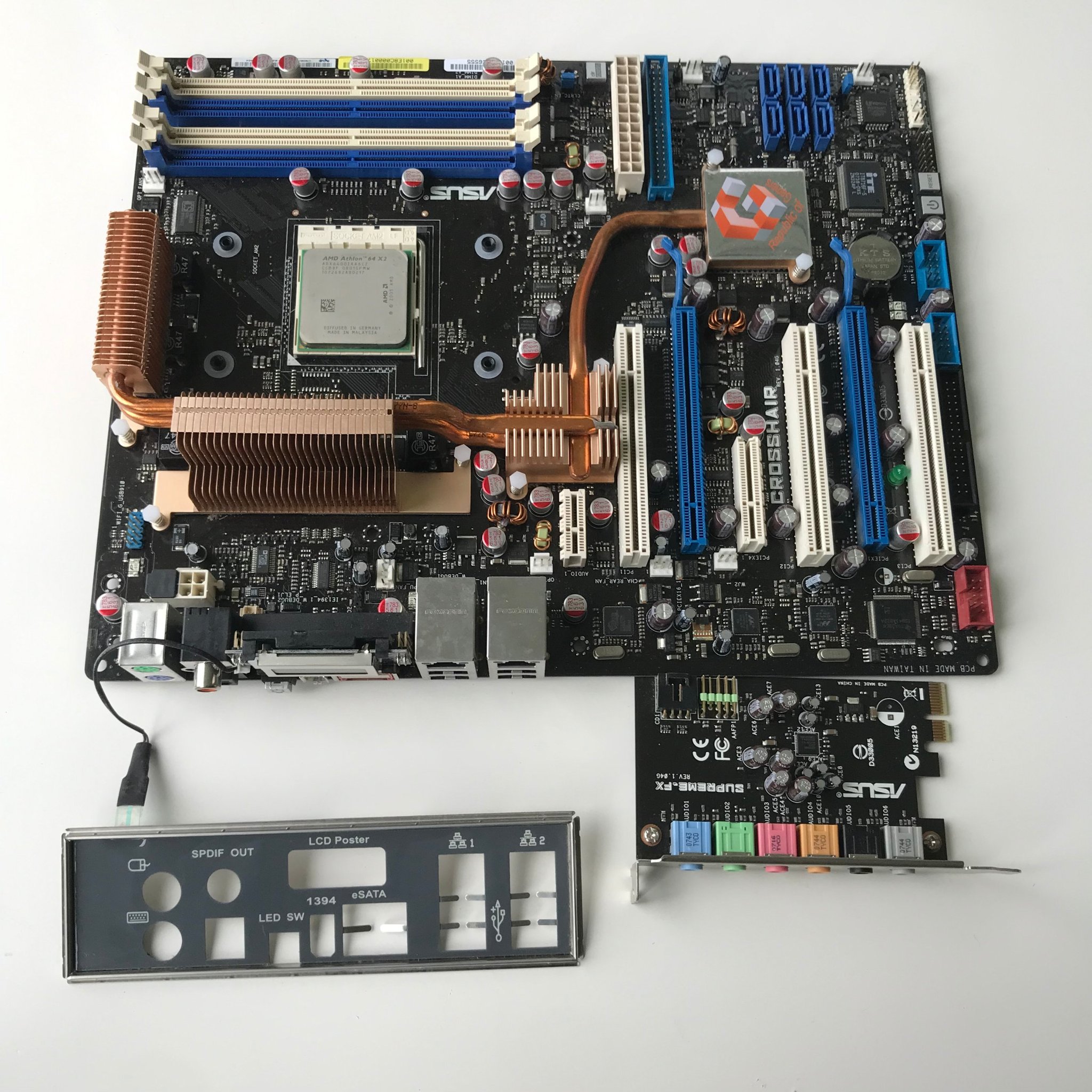 Moderkort ASUS Crosshair Republic of Gamers Soc.. | Köp på Tradera ...