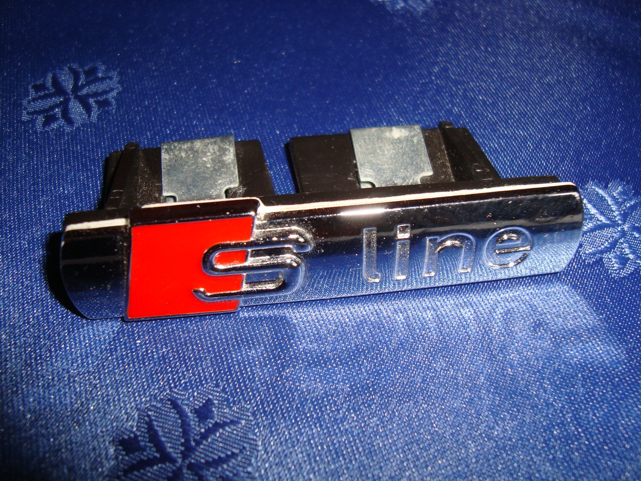 Audi S line/Sline logo emblem till grillen Matt.. Köp på Tradera