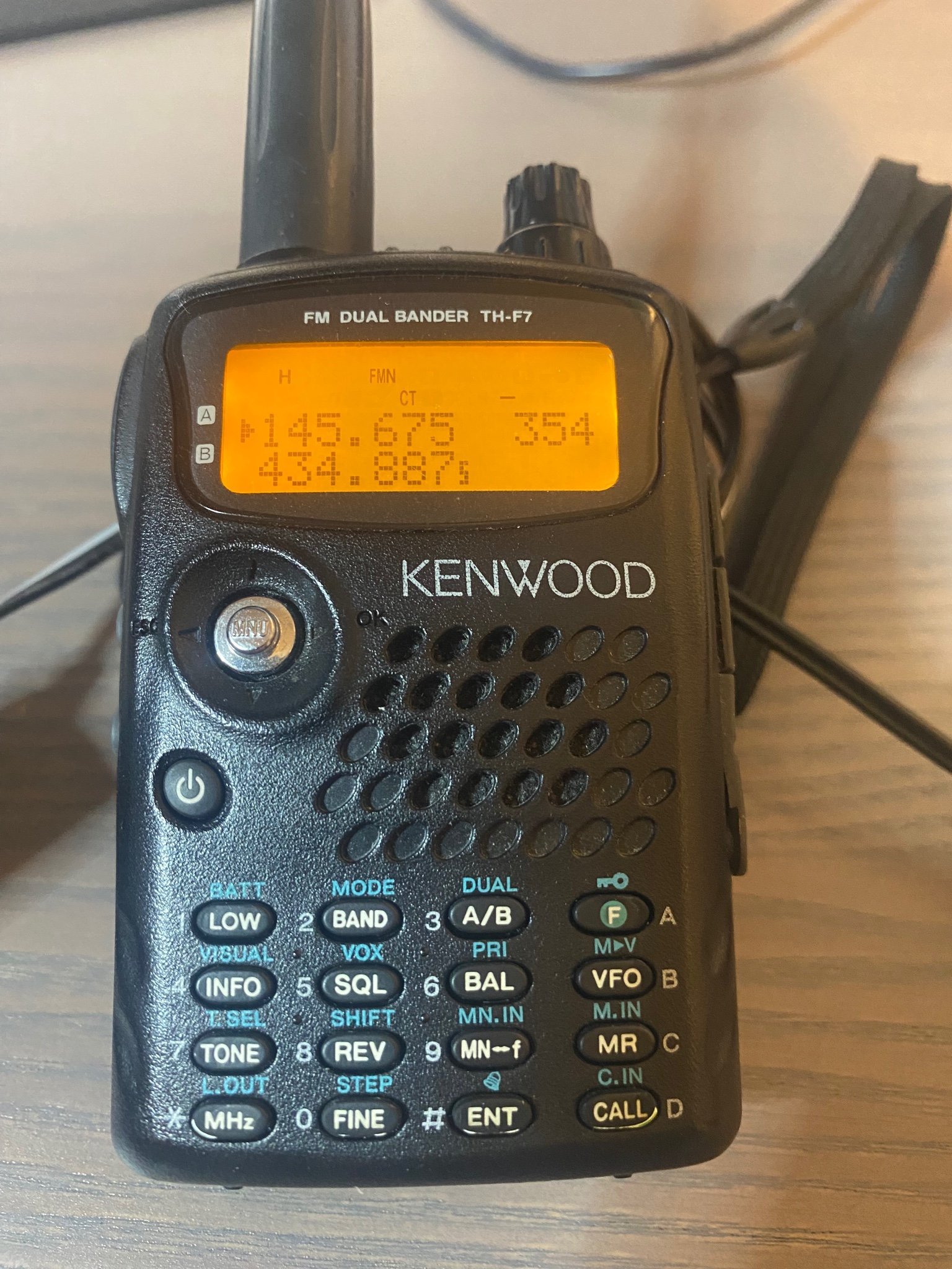 Se produkter som liknar Kenwood THF7e. 2m/70cm FM på Tradera (570786452)