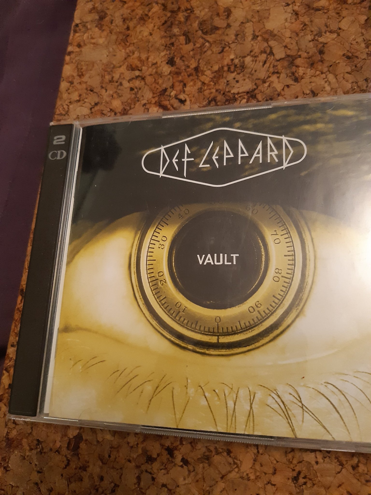 Se produkter som liknar Def Leppard, vault, limited e.. på Tradera