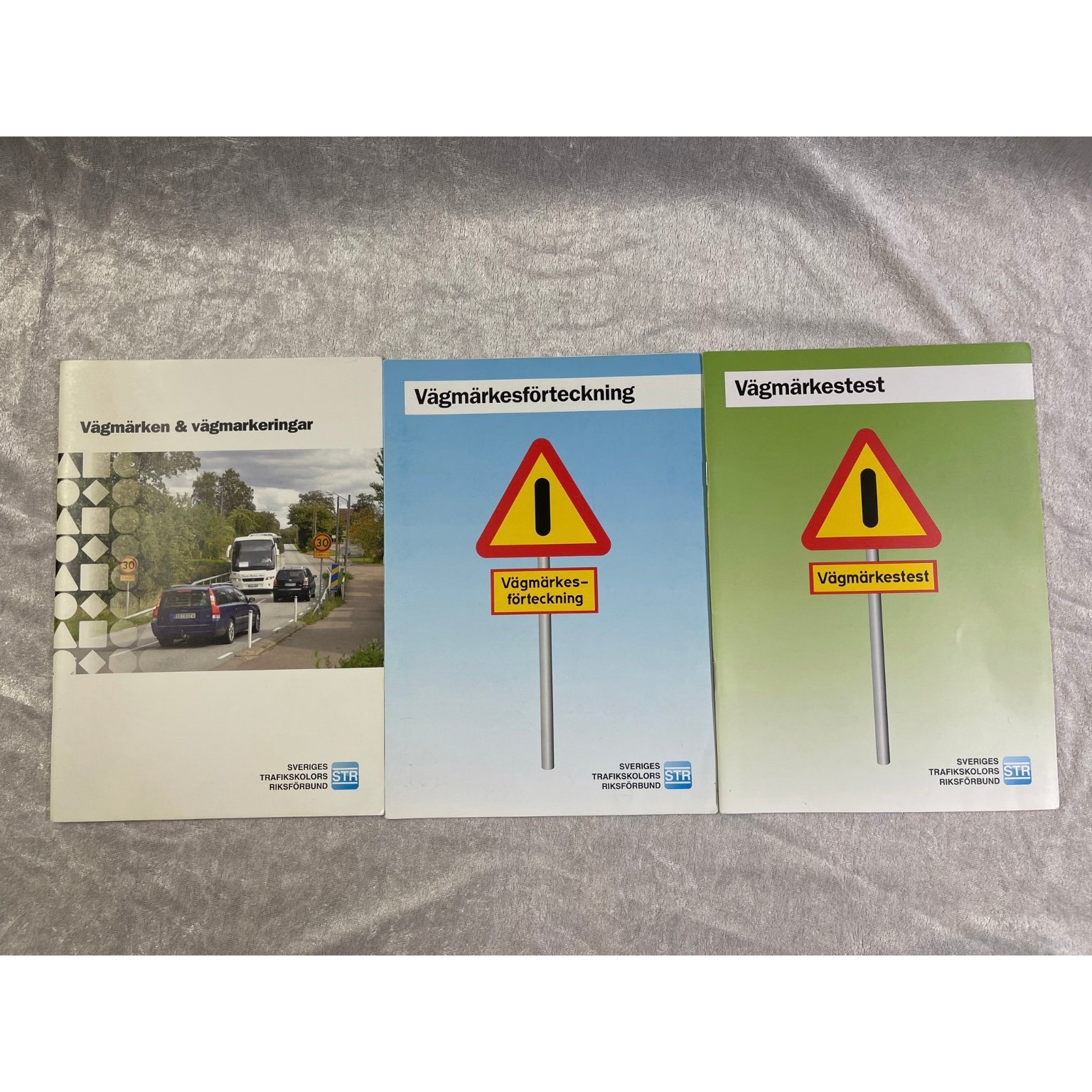 Moped klass 1 körkortsbok riskettan B vägmärken.. Köp på Tradera