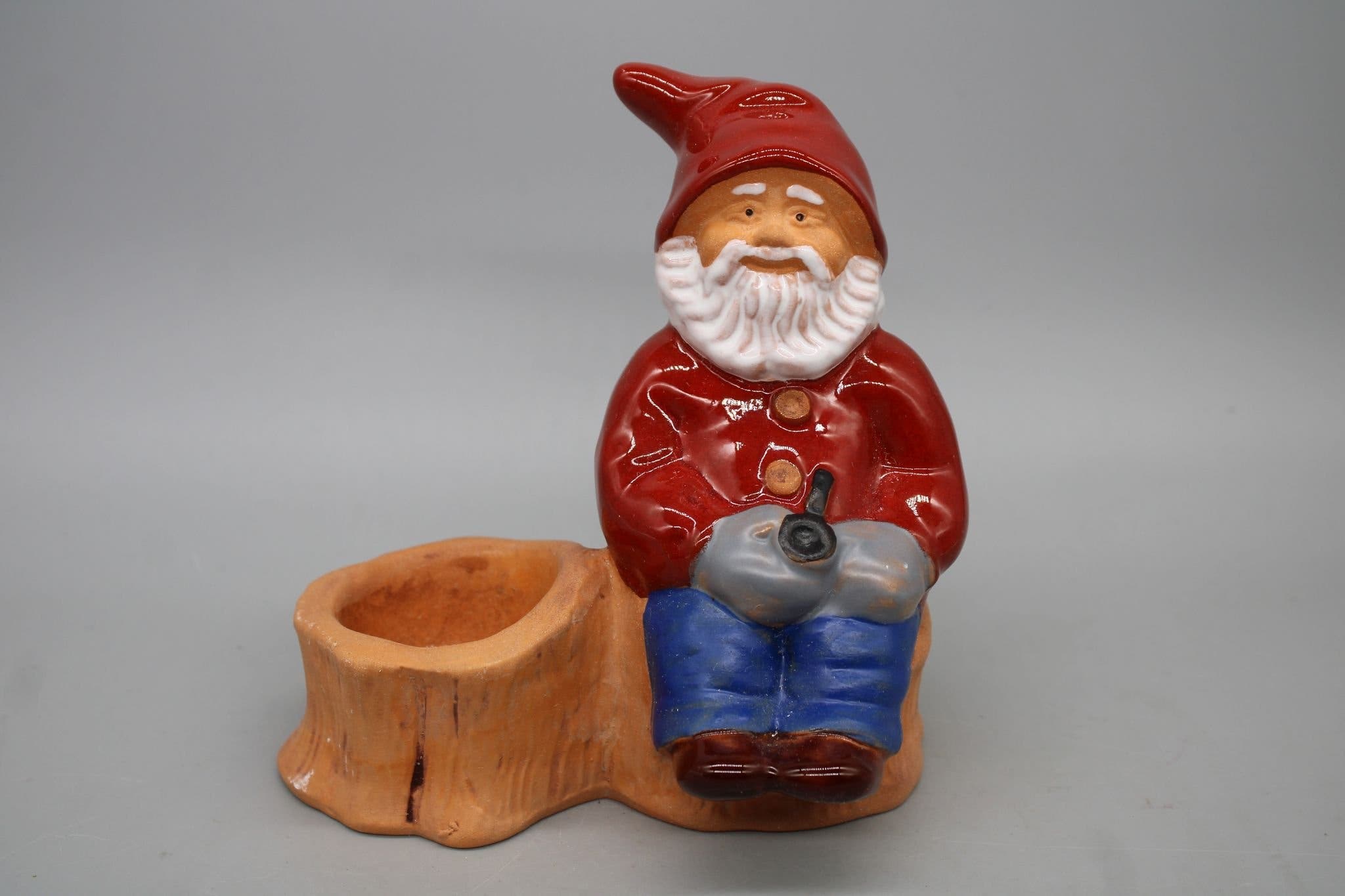 Tomte sitter på stubbe & rök.. | Köp från RetroUniverse på Tradera ...