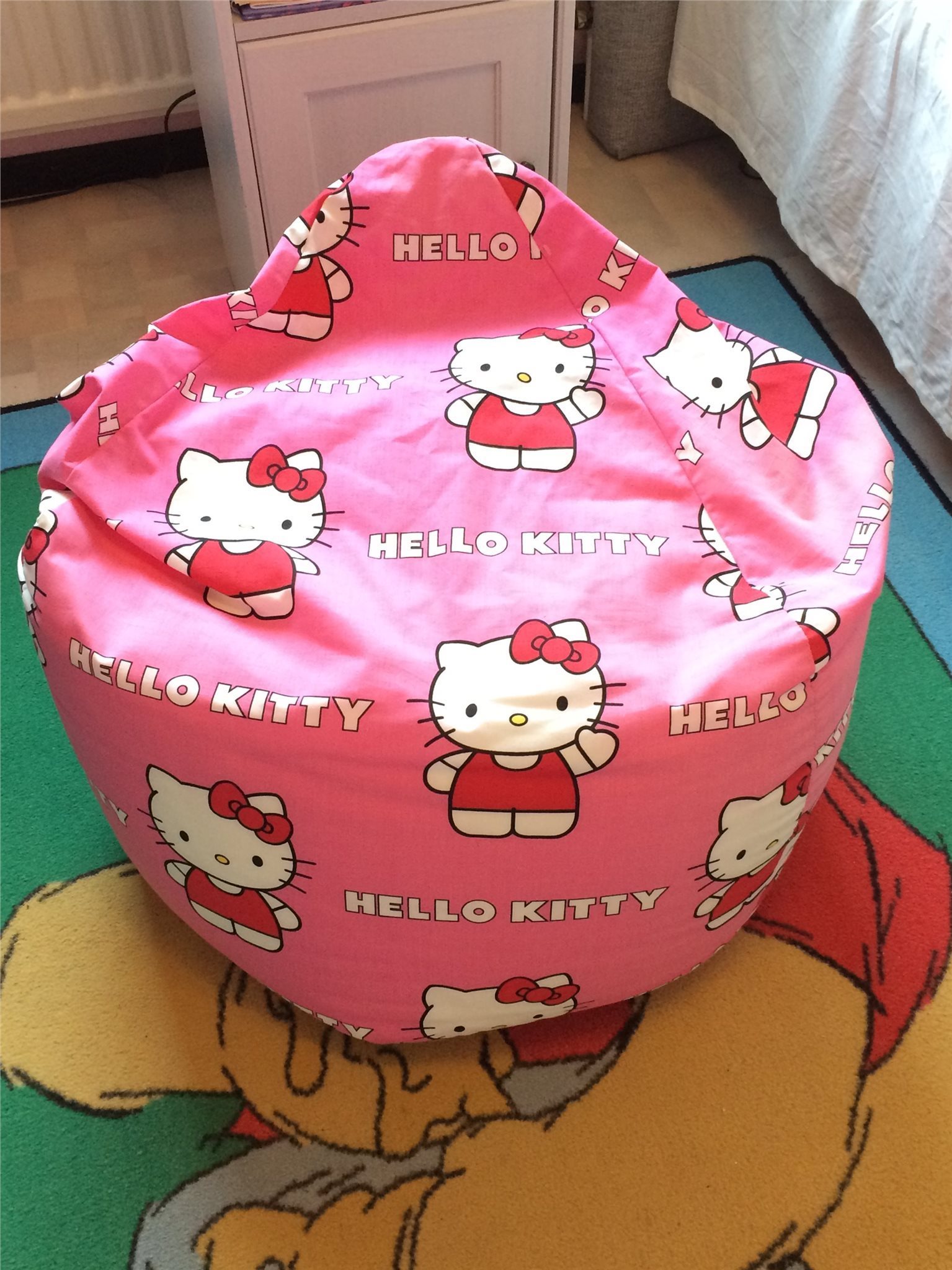 *** NY *** Jättefin Jättestor Sittpuff, Hello Hello Hello Kitty, rosa. b1c25f *** NY *** Jättefin Jättestor Sittpuff, Hello Hello Hello Kitty, rosa. b1c25f