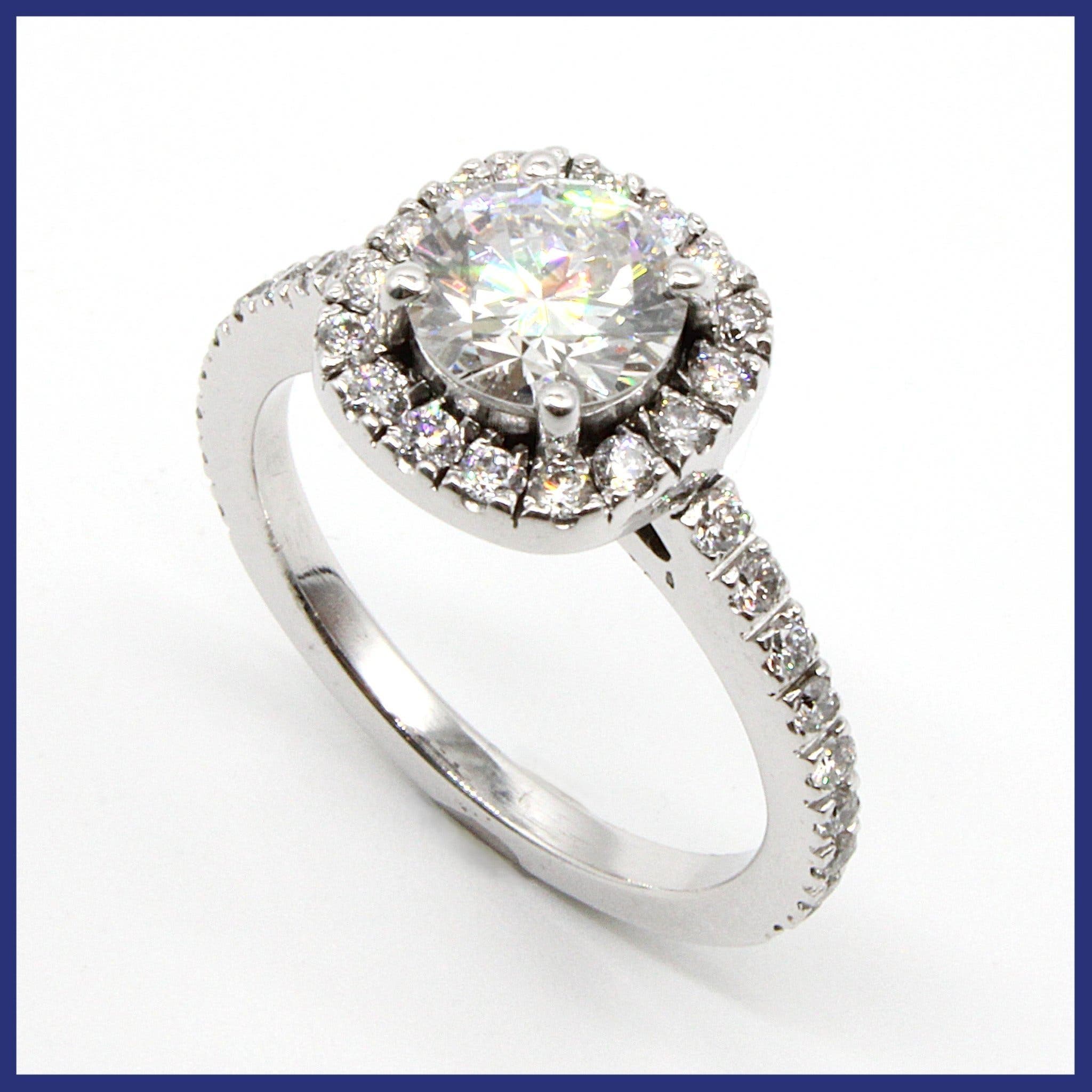 Ring, 18K vitguld, halo/pavé, naturliga diamanter (1,53ctv, stl 15,5mm)
