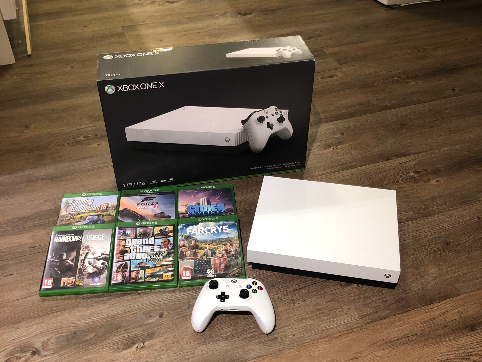XBOX ONE X (Special Edition) Robot White 1TB (454839123) ᐈ Köp på Tradera