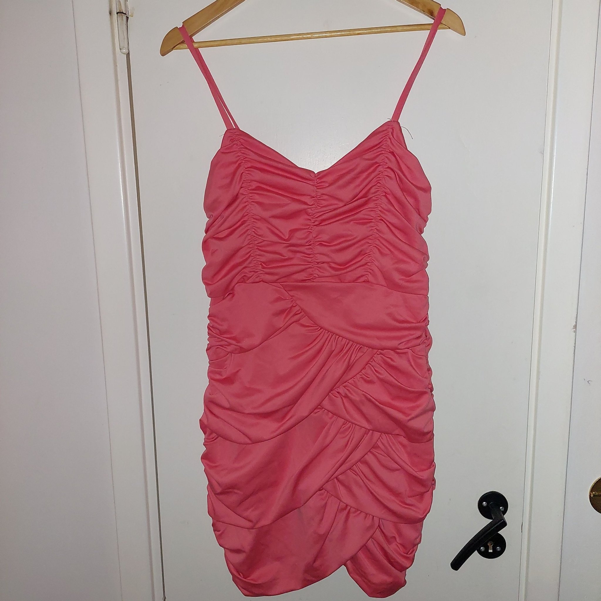 H&M korallrosa klänning, storlek L