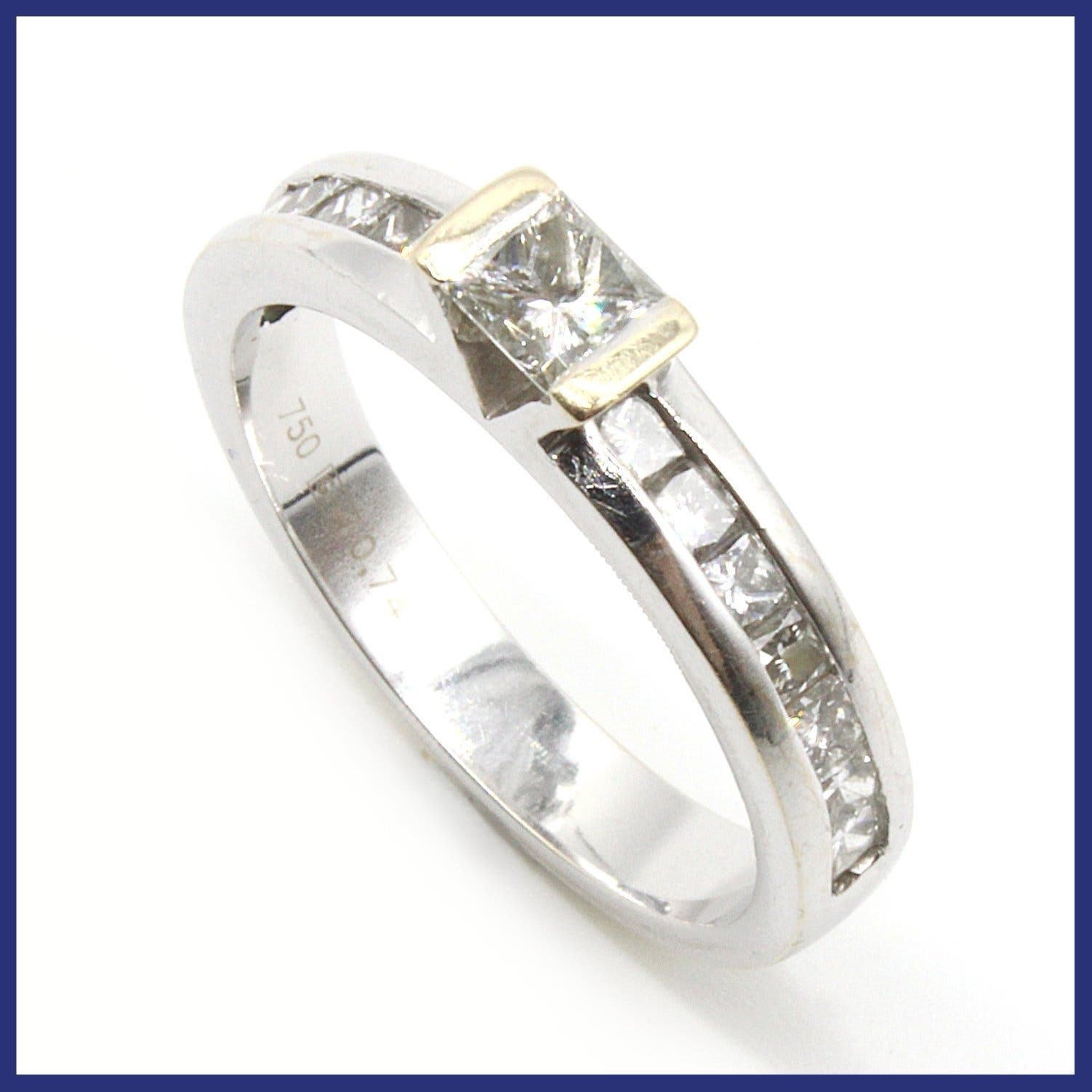Ring, 18K vitguld, solitär/sidostenar, naturliga diamanter (0,74ctv, stl 16,5mm)