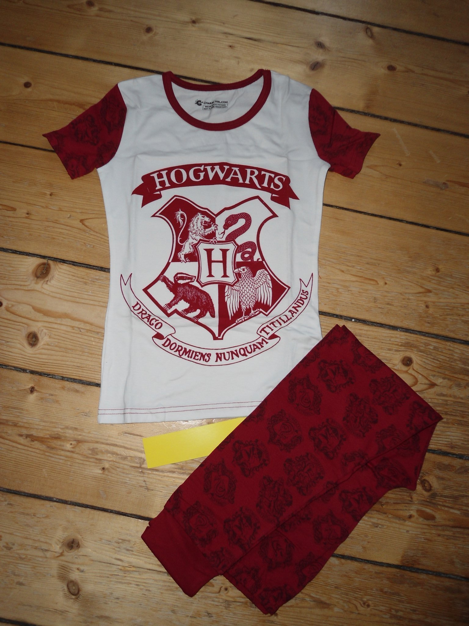 Harry Potter pyjamas. Storlek 45 år (409822195) ᐈ Köp på Tradera Harry Potter pyjamas. Storlek 45 år (409822195) ᐈ Köp på Tradera