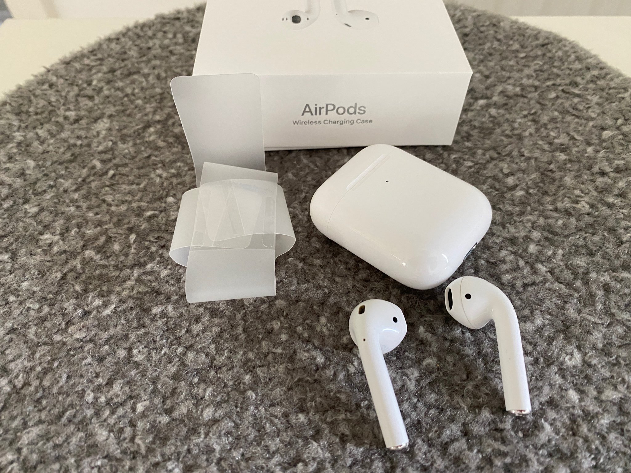 ÄKTA Apple AirPods 2 Wireless charging case (405939659) ᐈ Köp på Tradera