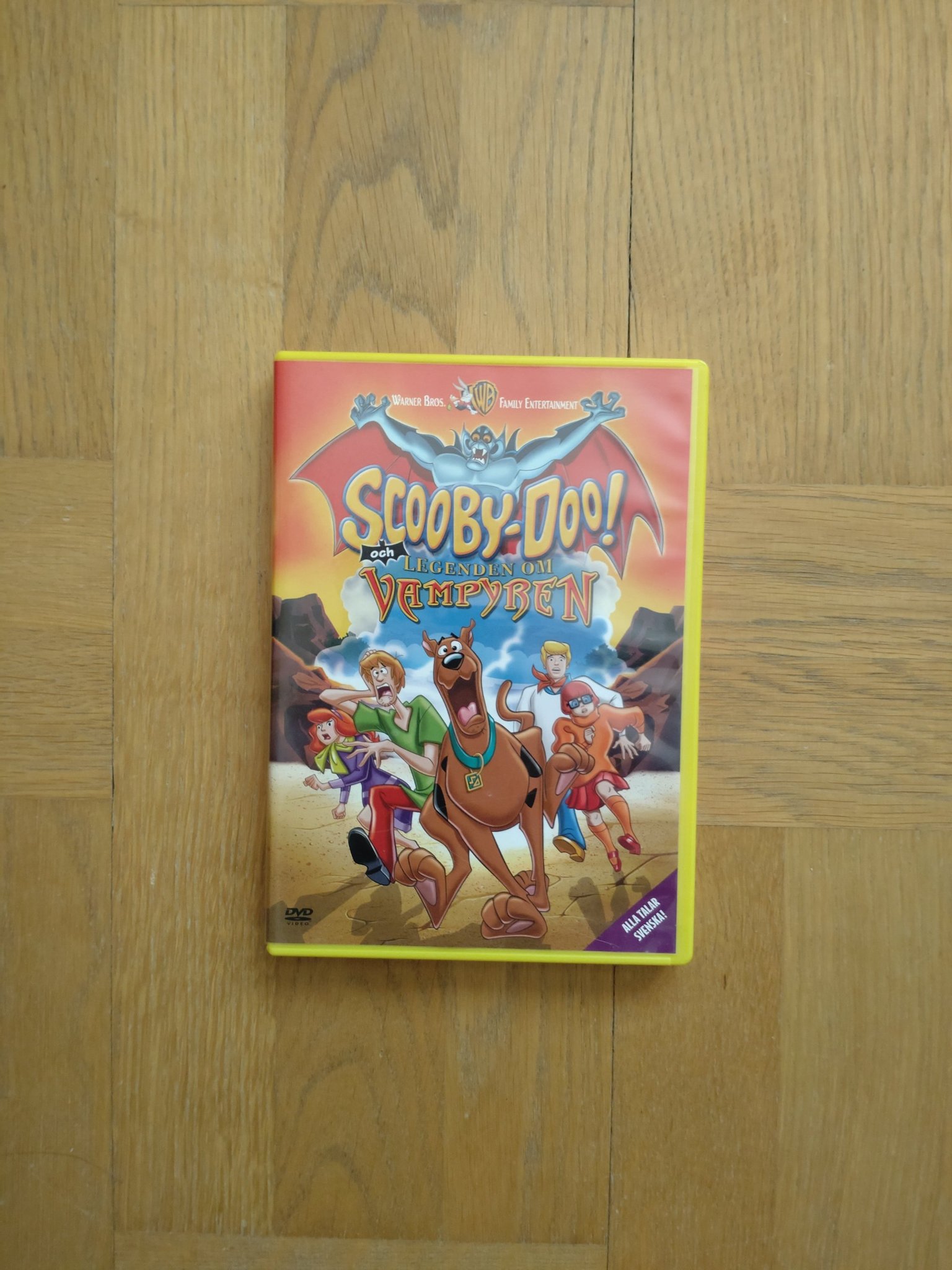 Se produkter som liknar Scooby-Doo och legenden om va.. på Tradera ...
