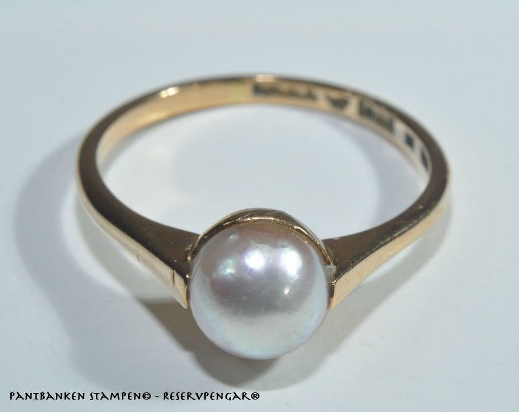 Anillo de oro 18K con perla de 7 mm, diámetro 17,5 mm, 2,7 gramos
