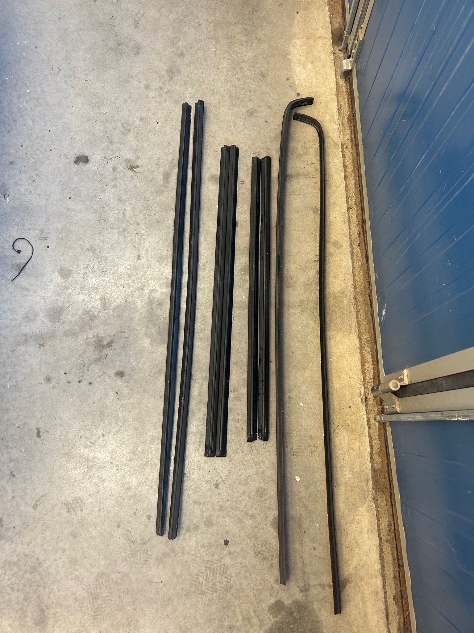 Se produkter som liknar Svarta lister Volvo 240 Turbo.. på Tradera