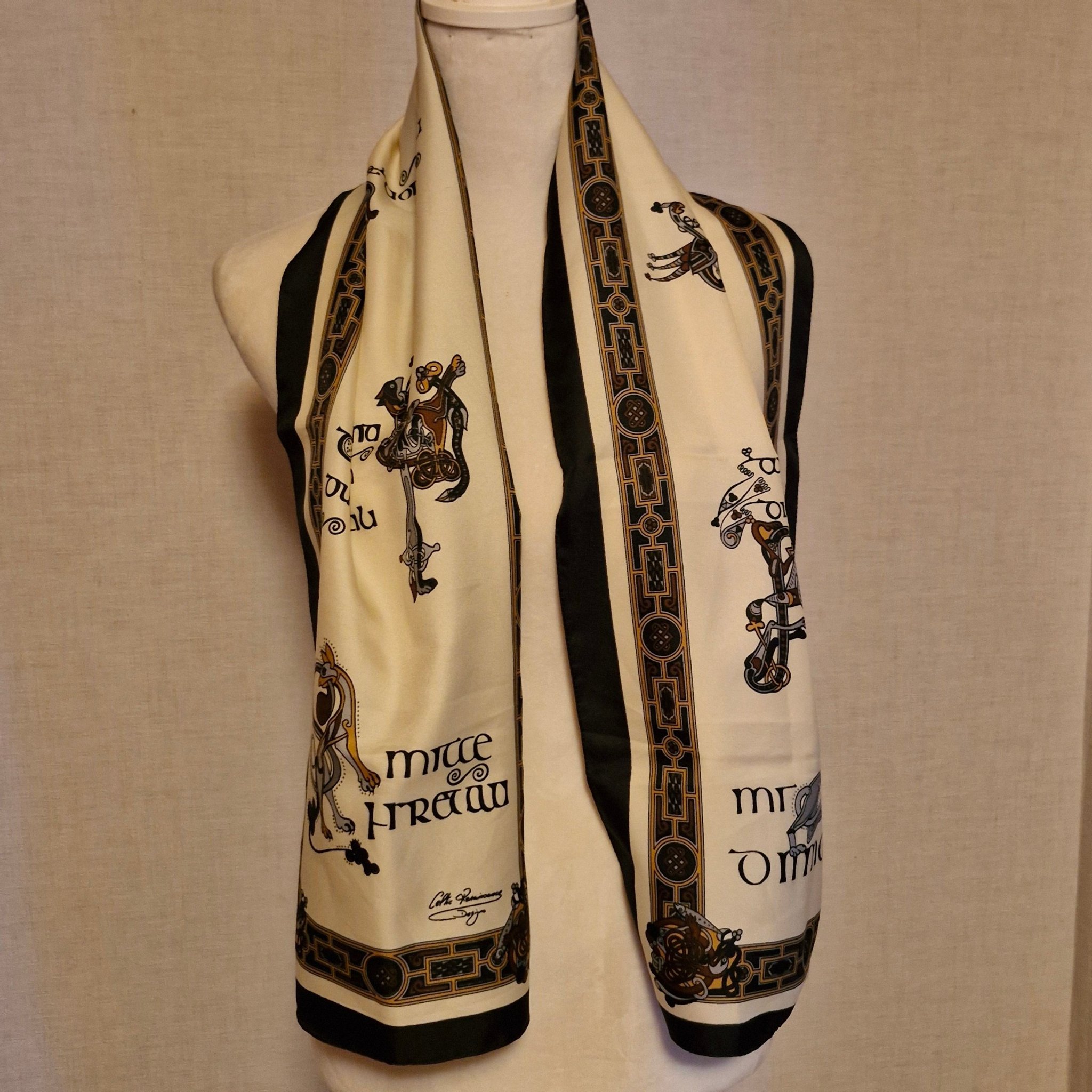 Se produkter som liknar Scarf tunn halsduk Callie Ren.. på Tradera ...