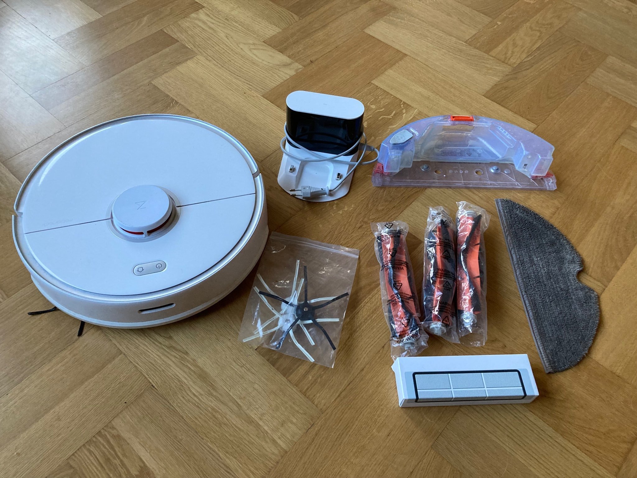 Roborock S5 Max med garanti och extra tillbehör Köp på Tradera