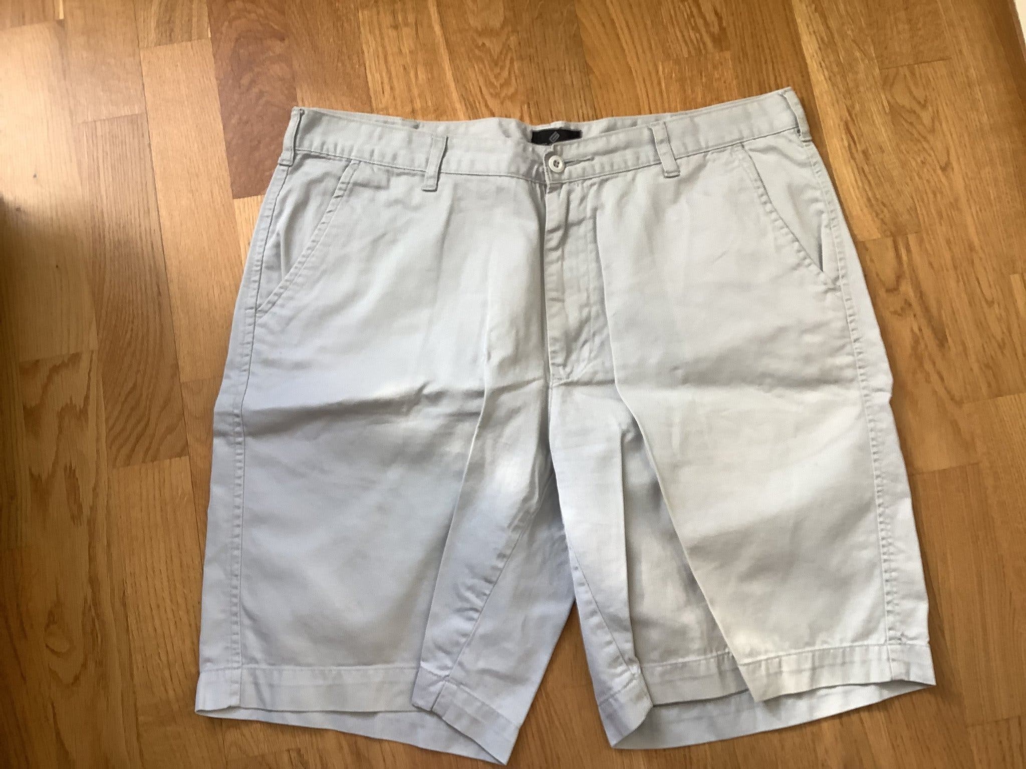 MC. Gordon ljusgråa shorts, storlek L, se måtten! | Köp på Tradera ...