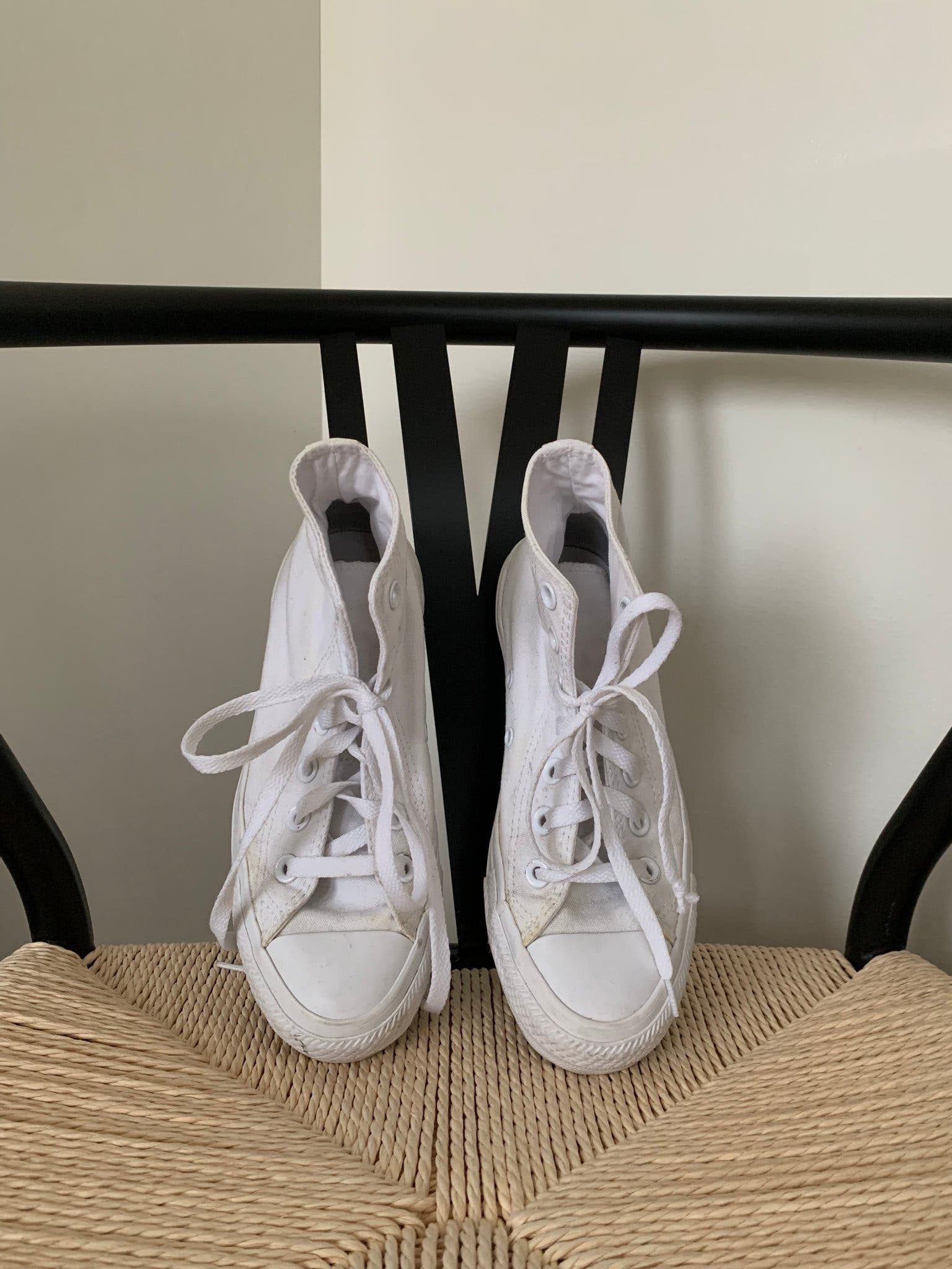 Vita Converse All Star höga sneakers storlek 36