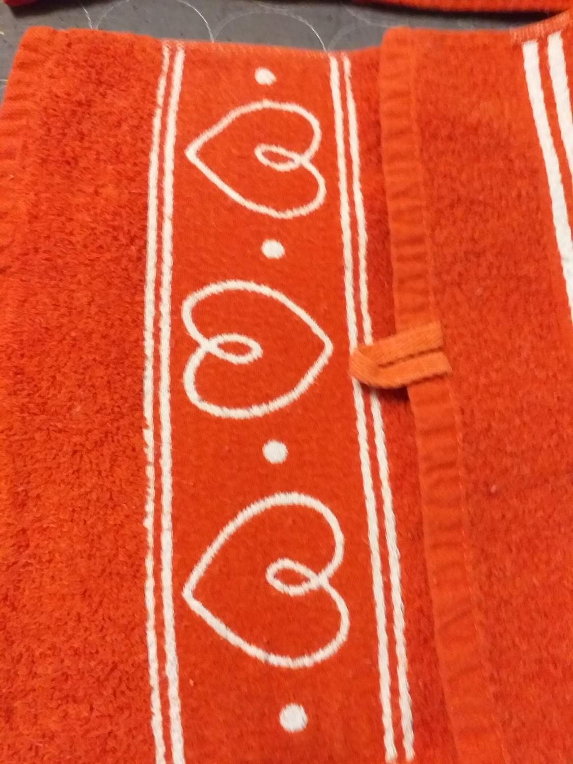 Hemtex Två fin broderade hjärta på Julduk! Köp på Tradera (383275924)