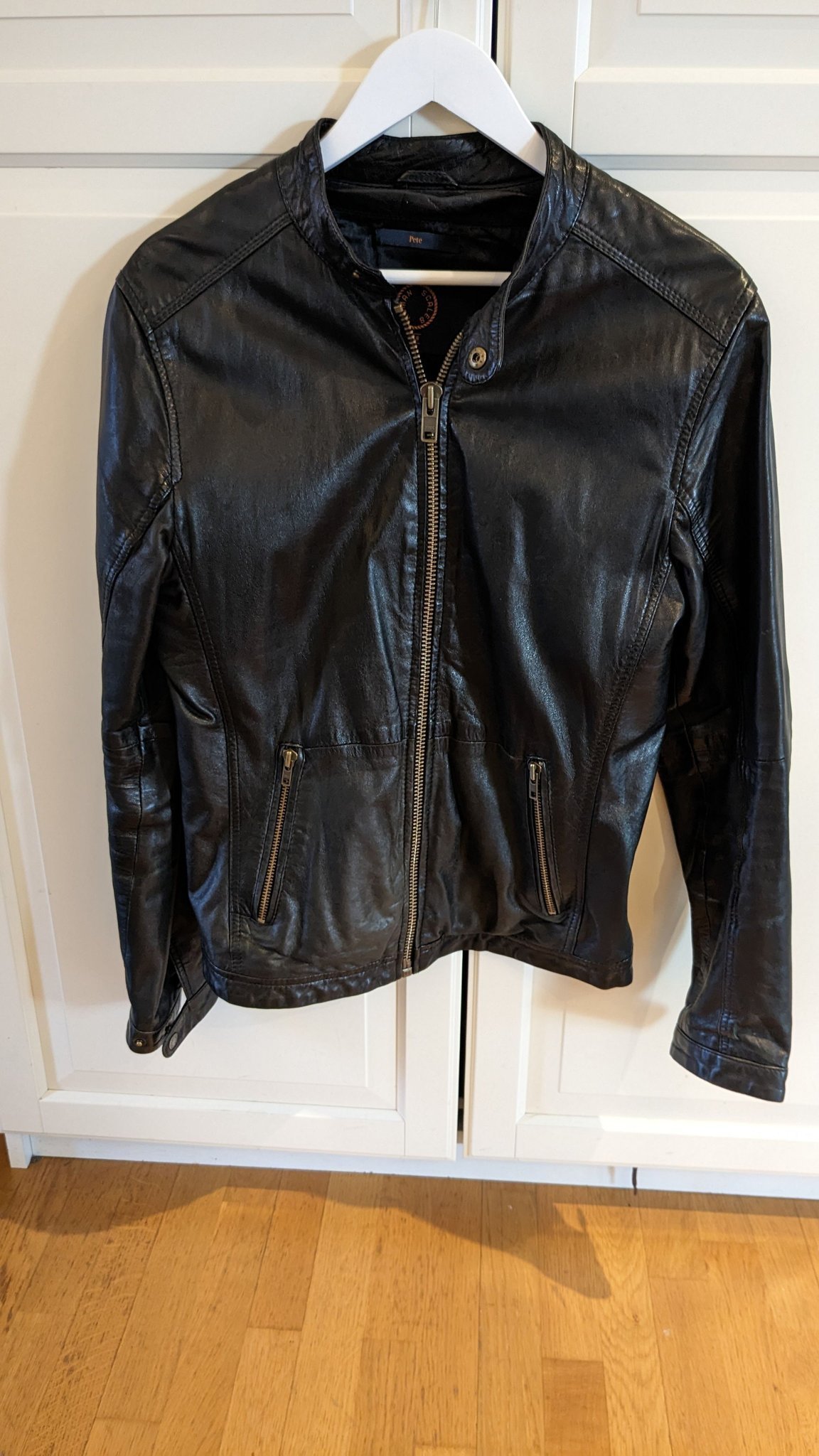 Se produkter som liknar Human scales leather jacket M.. på Tradera