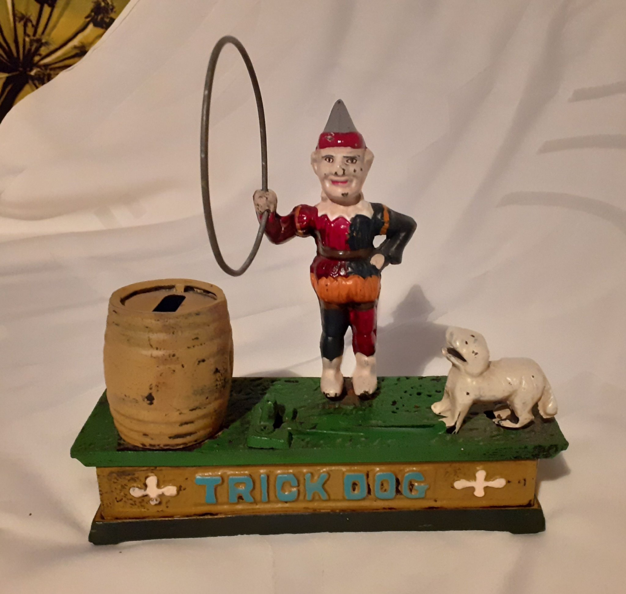 Cirkustema, clown och hund. Sparbössa retro, f.. (421558368) ᐈ Köp på