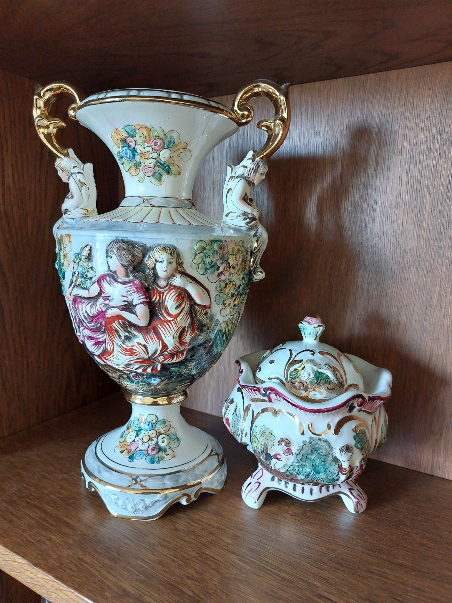 Se produkter som liknar Capodimonte italienskt porslin på Tradera