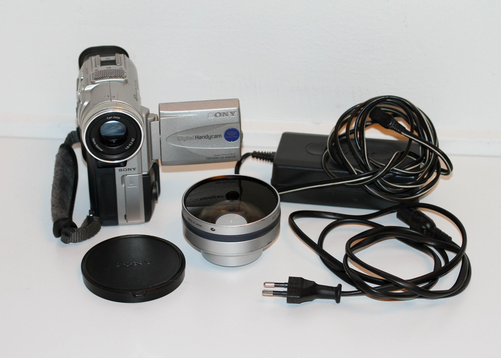 Sony Handycam DCRPC100E Mini DV videokamera Köp på Tradera (570299650)