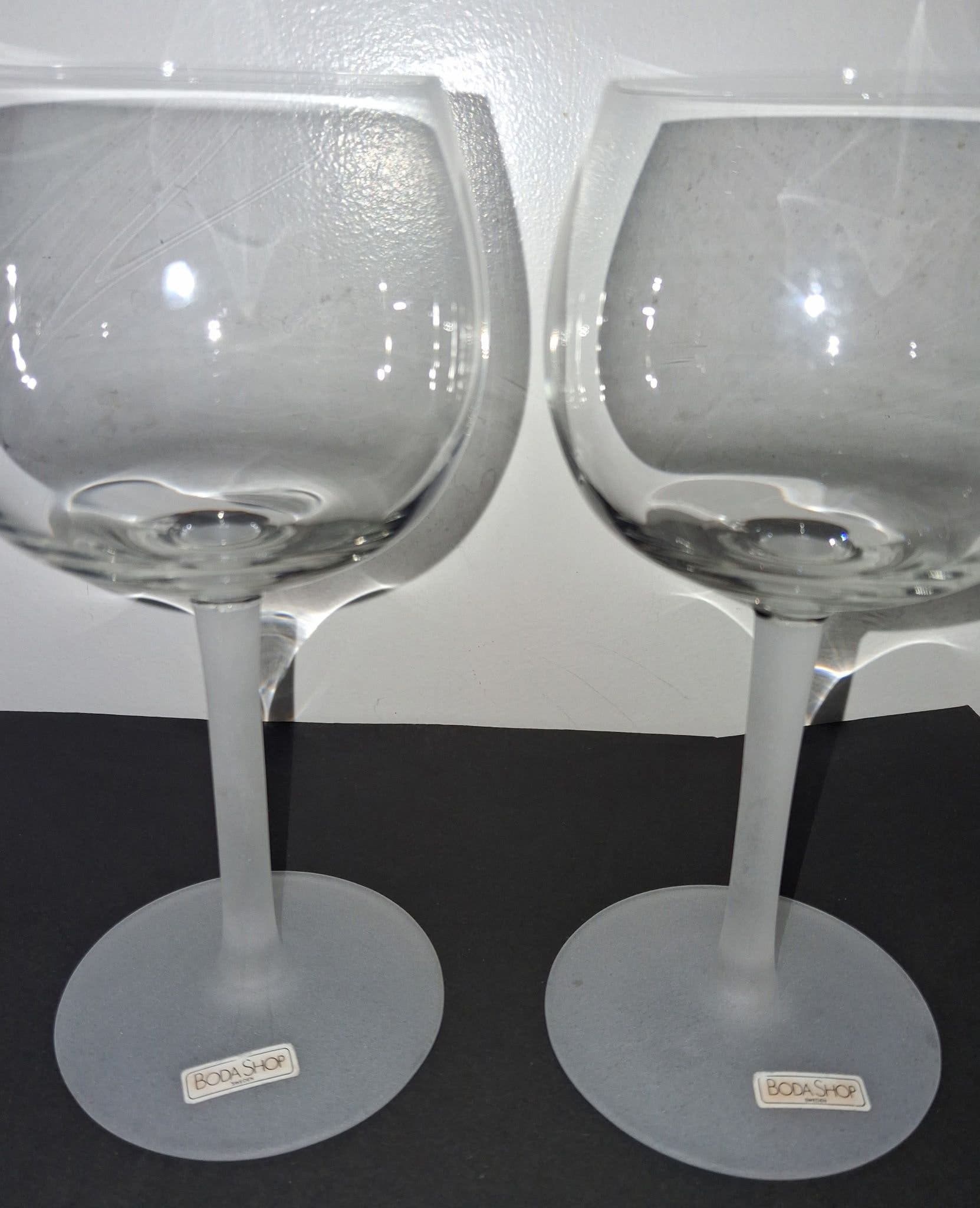 Two vintage signee Persson-Melin wine glasses from the 1980s
