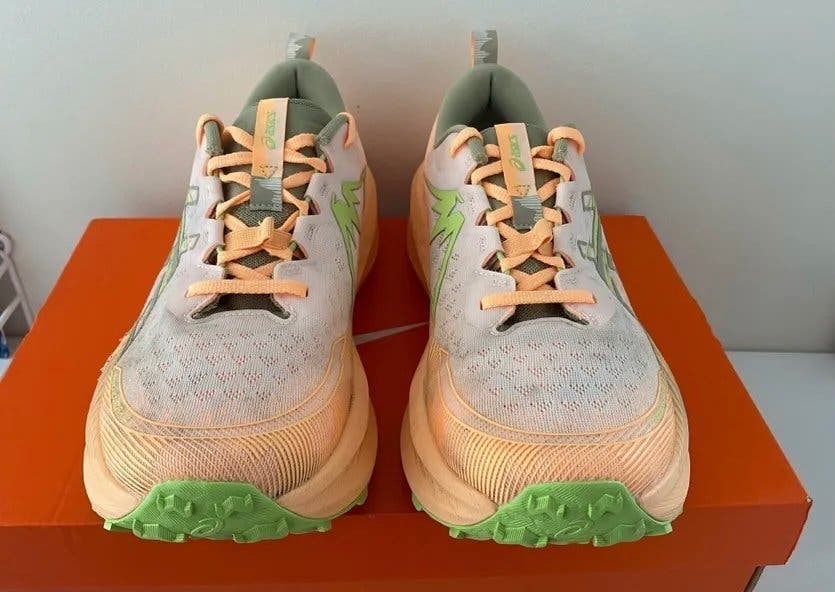ASICS Trabuco Max 4 Trail-Laufschuhe Größe 44 mit Motivationsflasche