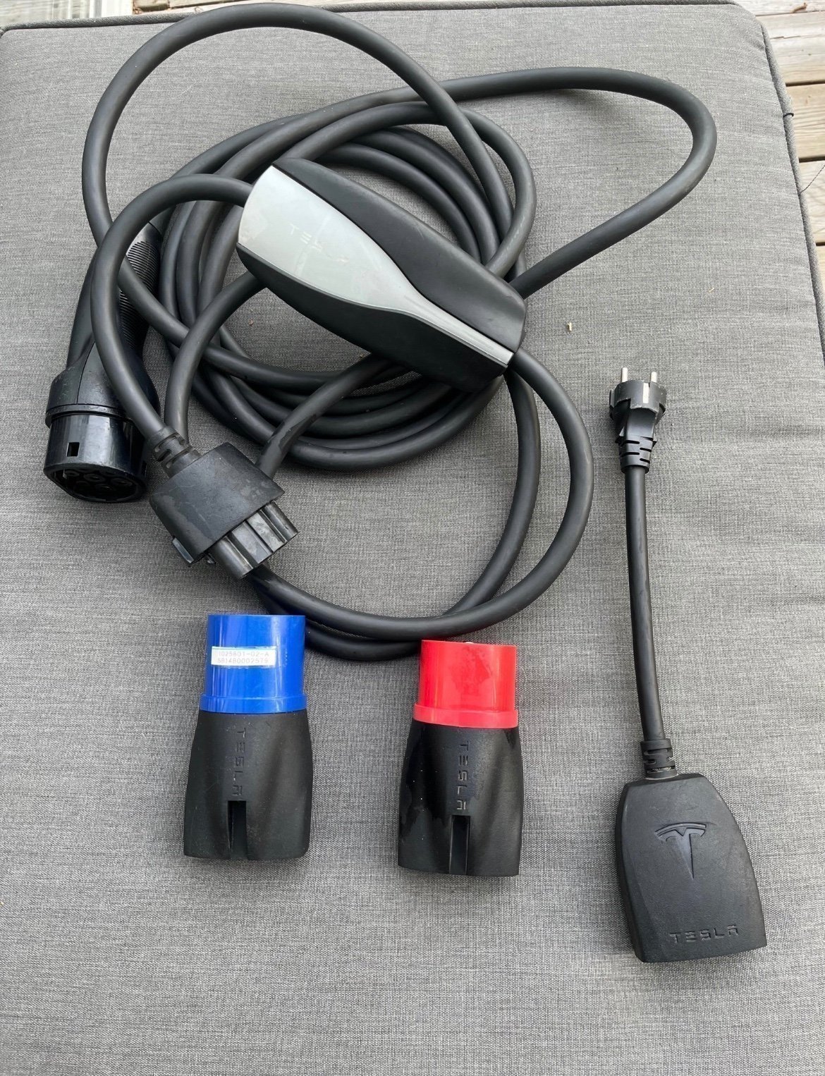 Tesla mobile Connector gen 1 Köp på Tradera (601727095)