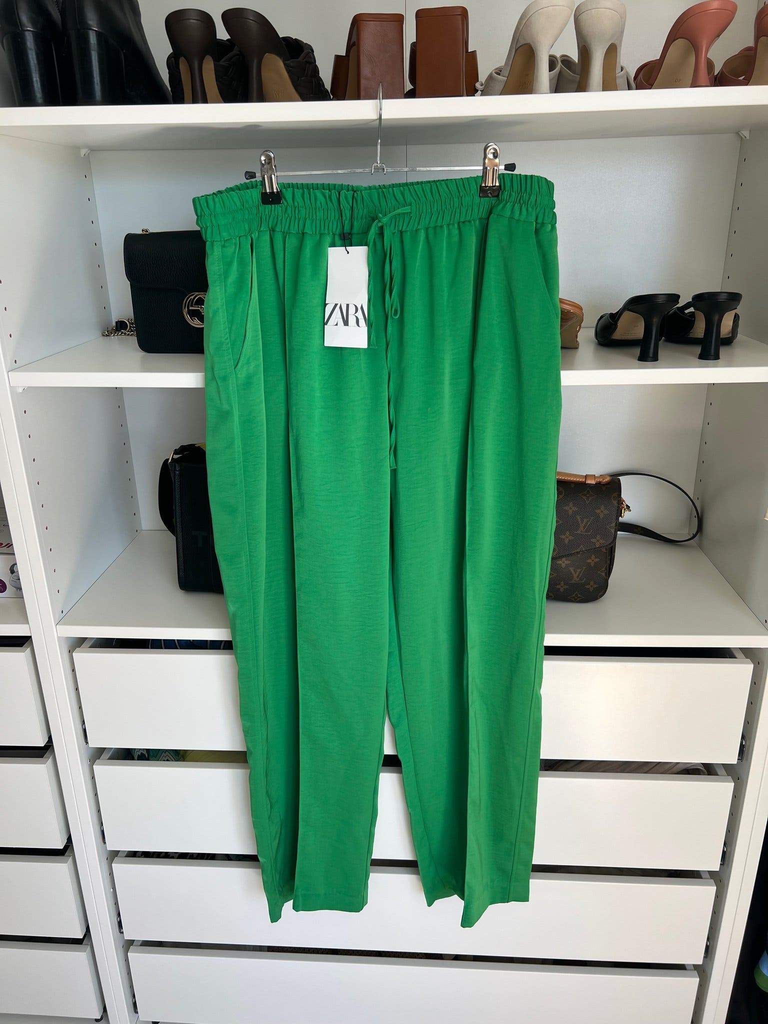 Se produkter som liknar Jättefina byxor från Zara hel.. på Tradera