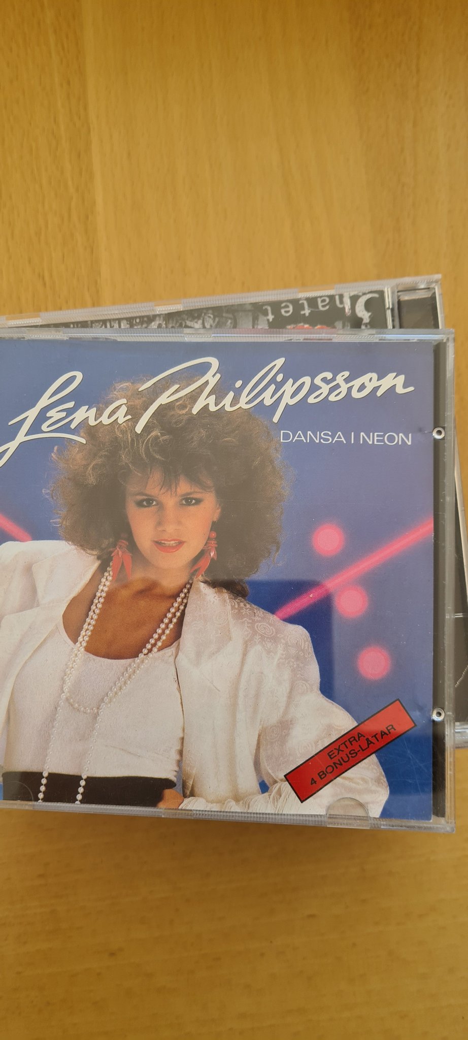 LENA PHILIPSSON DANSA I NEON