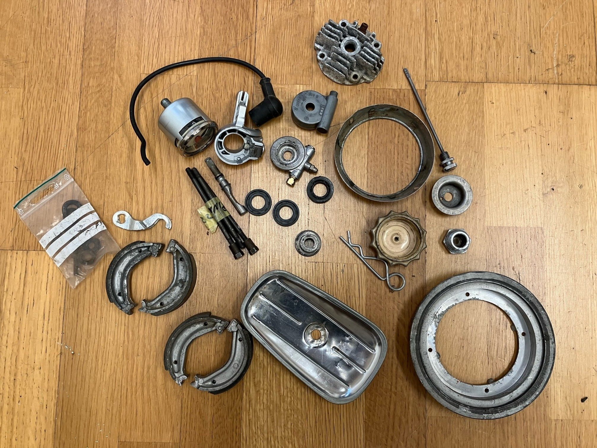 Se produkter som liknar PUCH MS50 delar på Tradera (565286090)