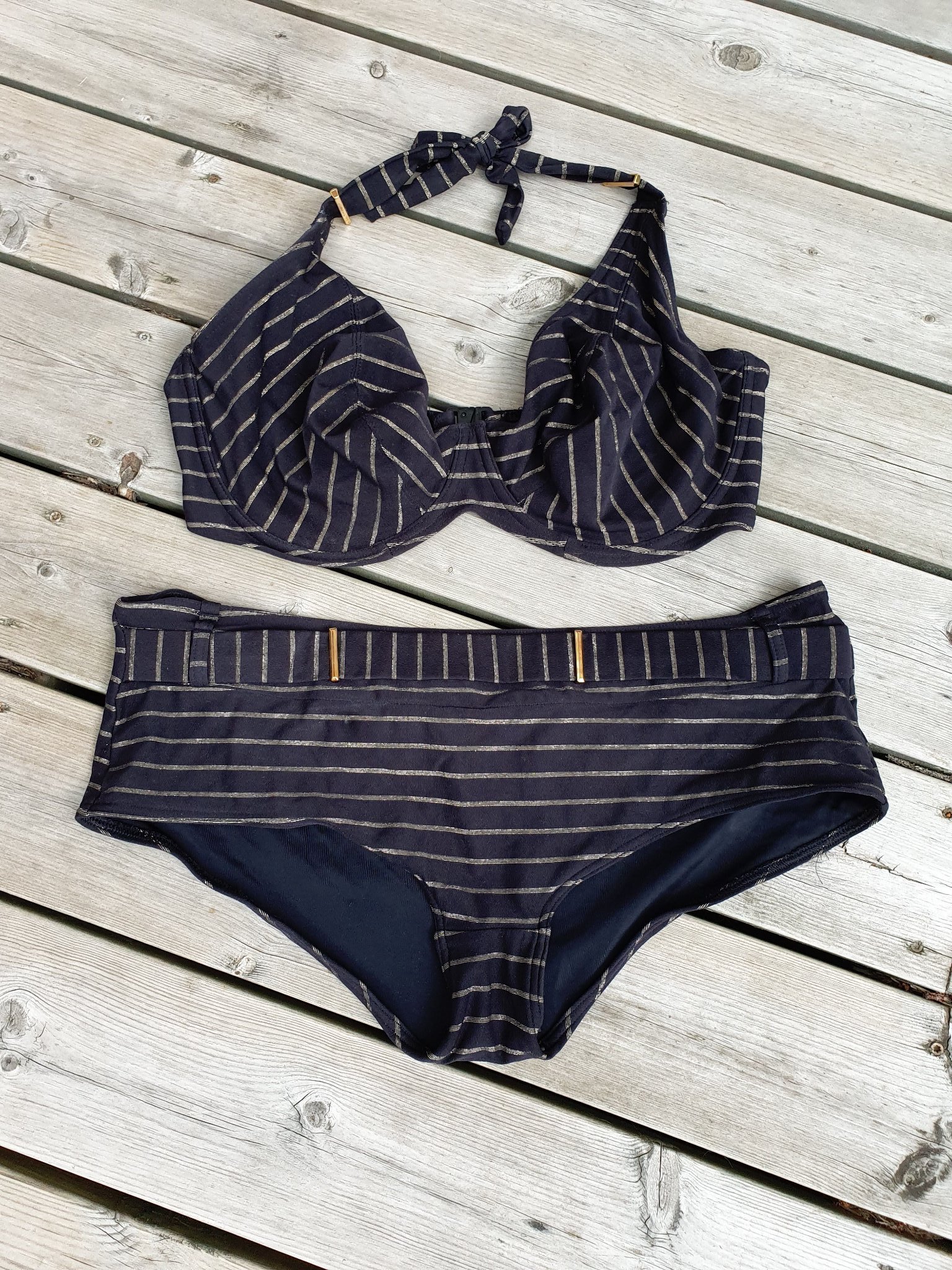 Freya swim halterneck bikini i svart och guld. .. (408627682) ᐈ Köp på
