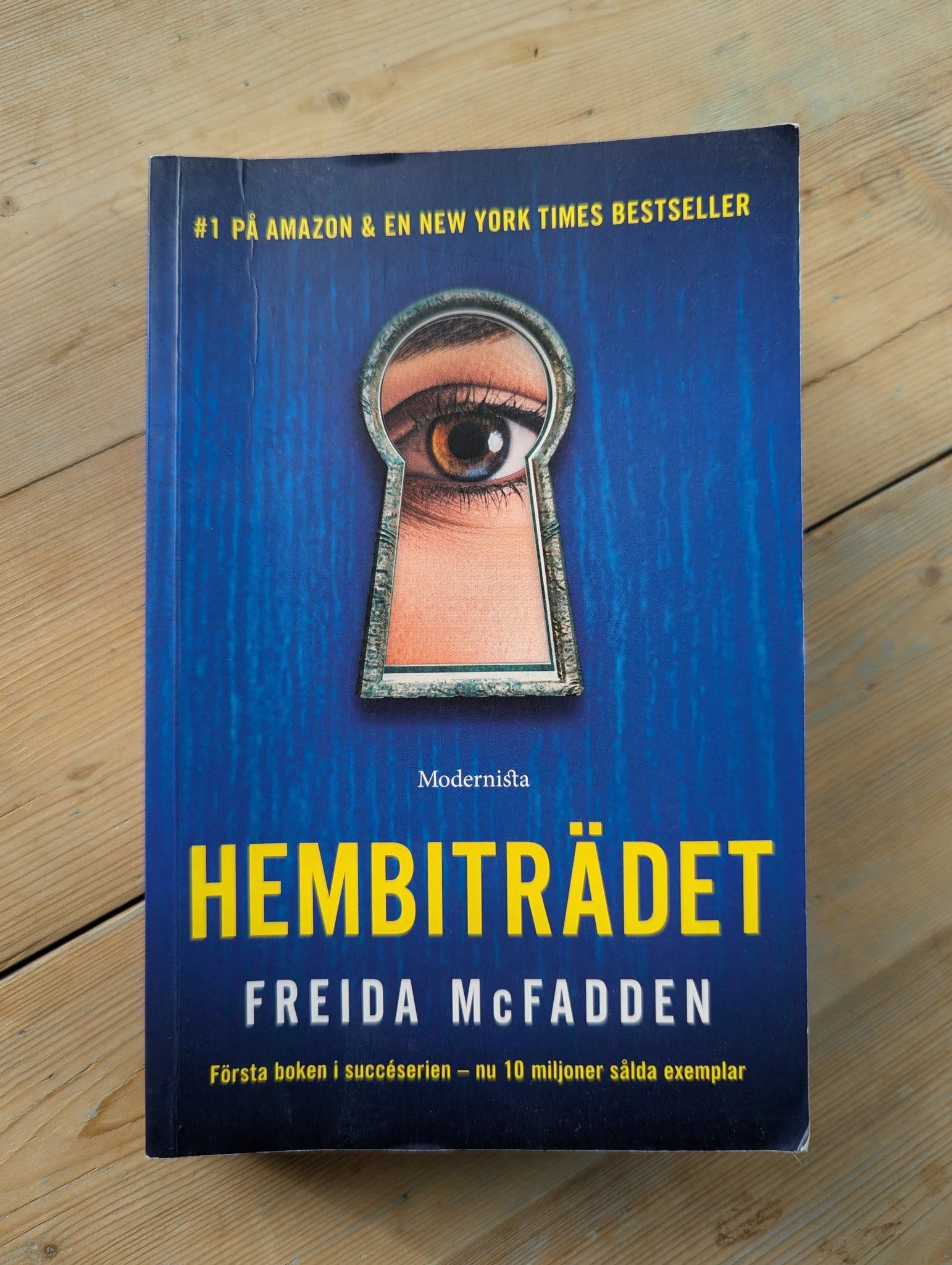 Libro The Housemaid de Freida McFadden de 2024