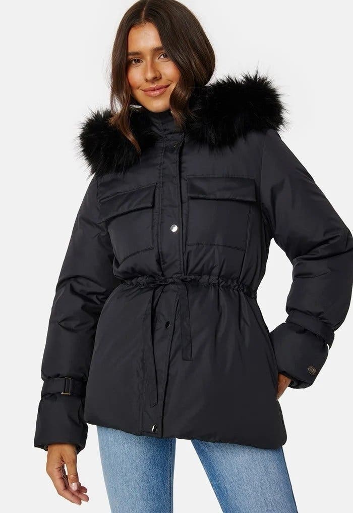 Chiara Forthi Svart Dunjacka Med P lskrage Sto K p P Tradera chiara-forthi-svart-dunjacka-med-p-lskrage-sto-k-p-p-tradera