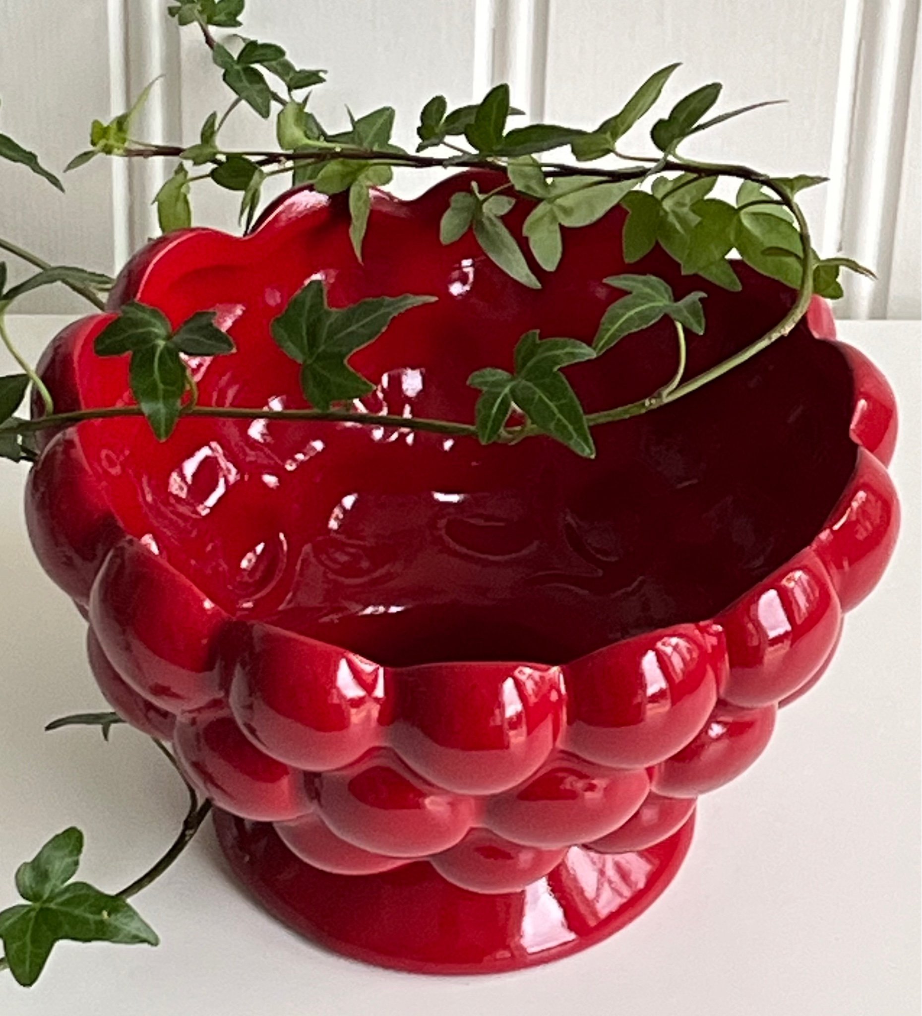 Se produkter som liknar NY! Skål/kruka i rött ”fin at.. på Tradera