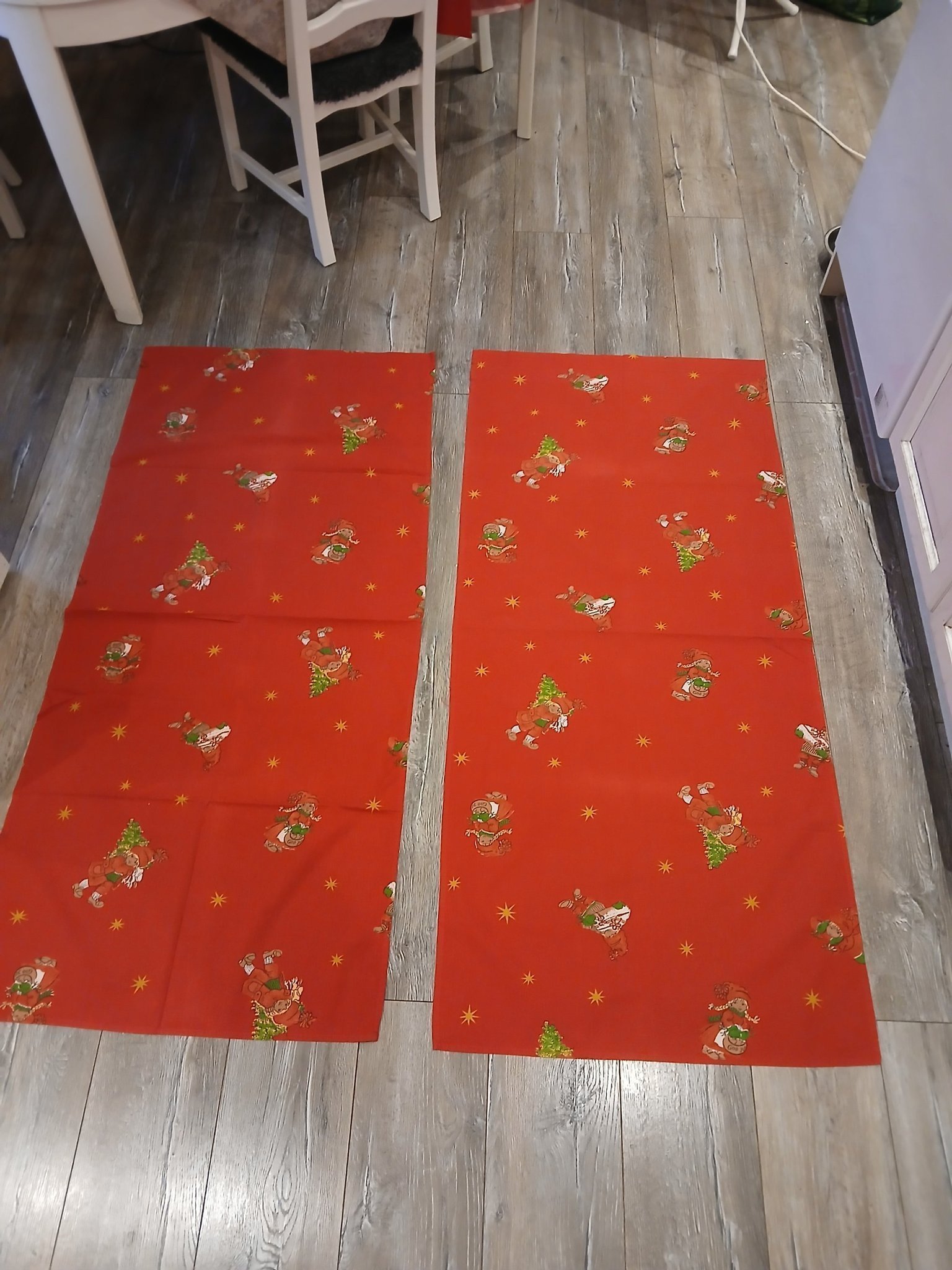 2 par julgardiner 6 delar röd guld grönt tomtar.. | Köp på Tradera ...