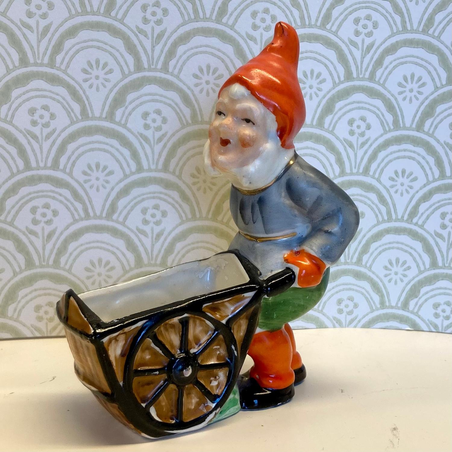 Se produkter som liknar Gammal tomte jultomte med sko.. på Tradera