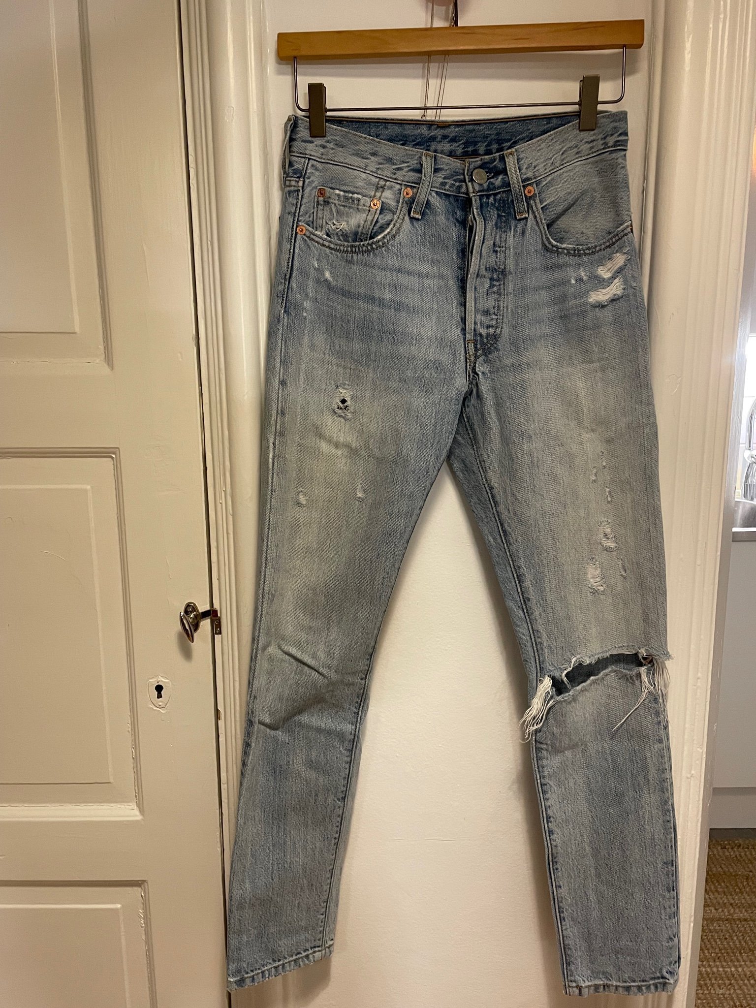 levis 704