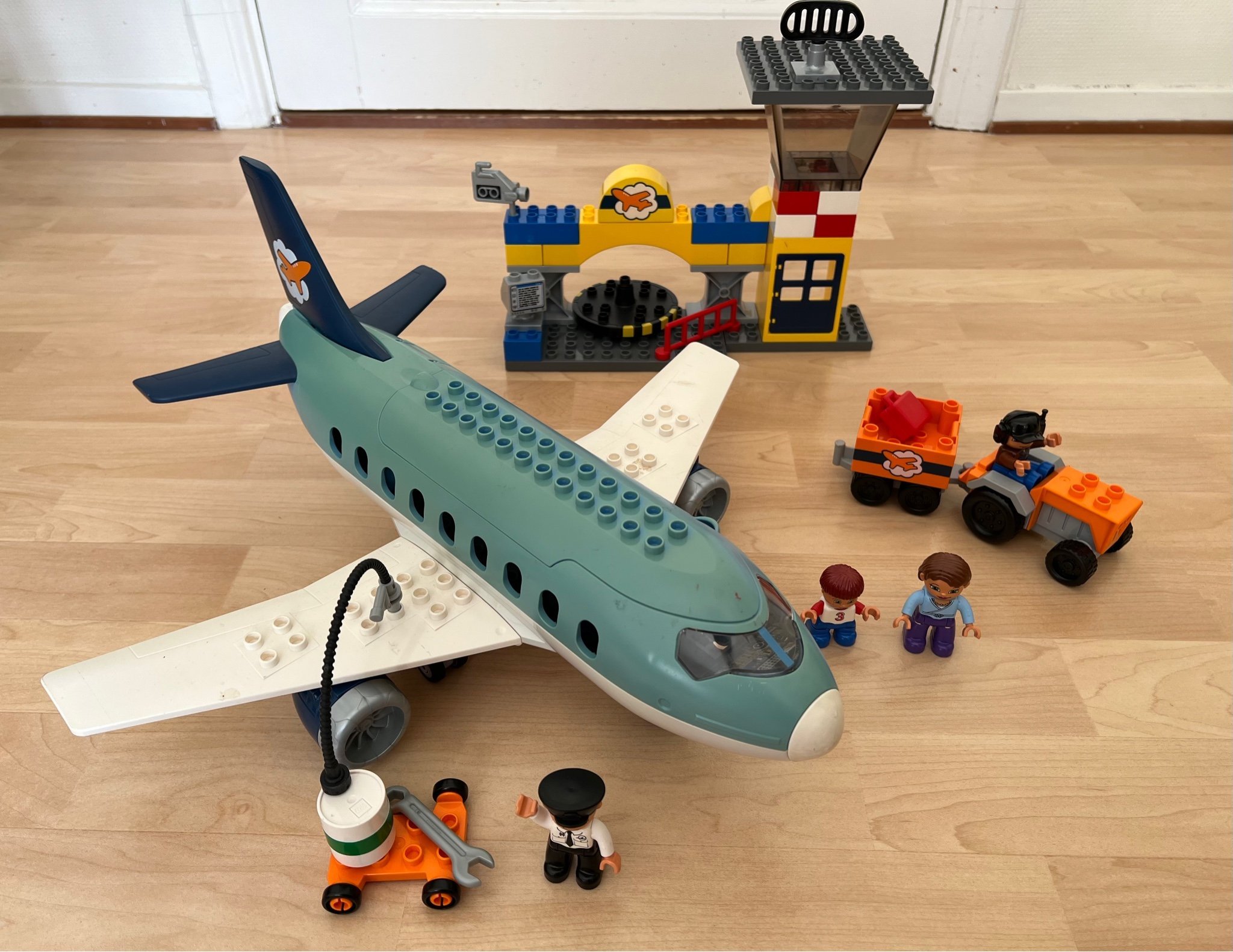 Se produkter som liknar Duplo 5595 ~ STORT flygplan +.. p?� Tradera (590271570)