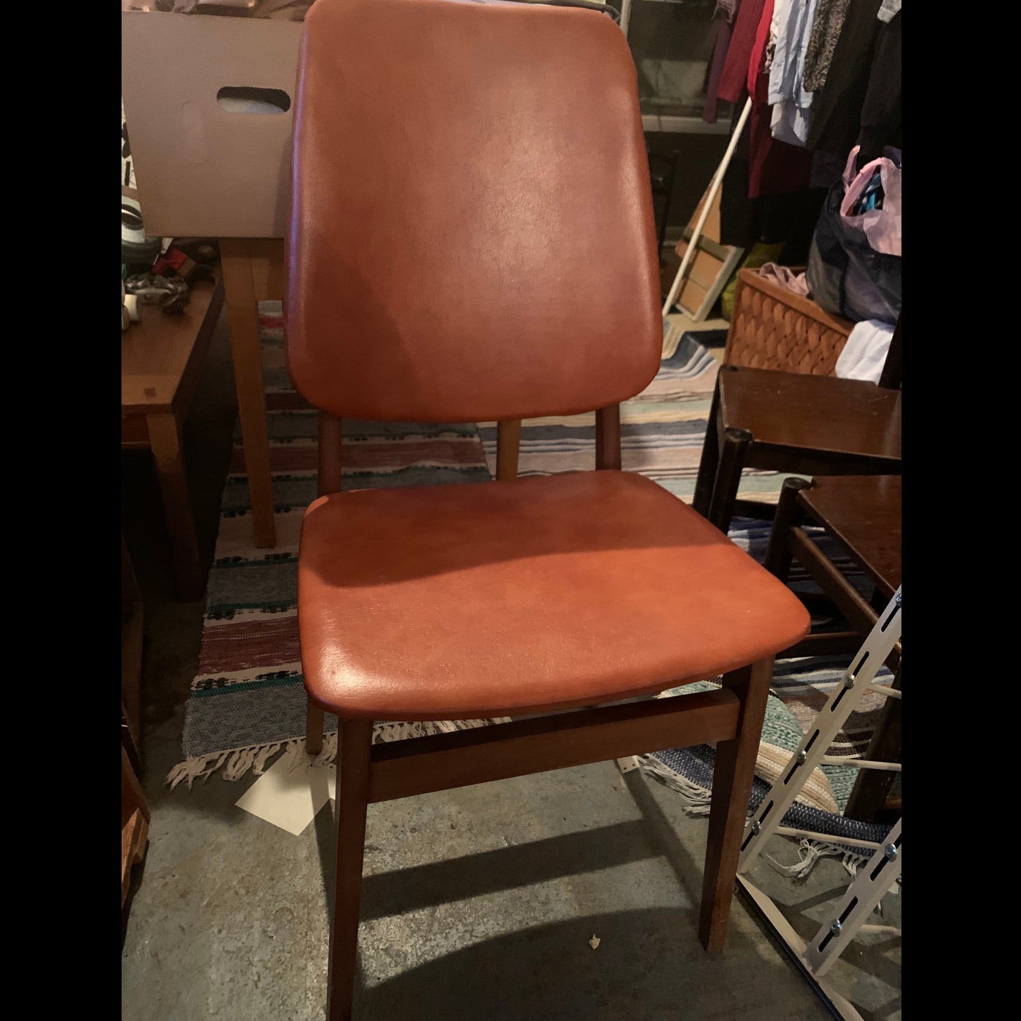 Se produkter som liknar Retro Stol i cognac brun viny.. på Tradera ...