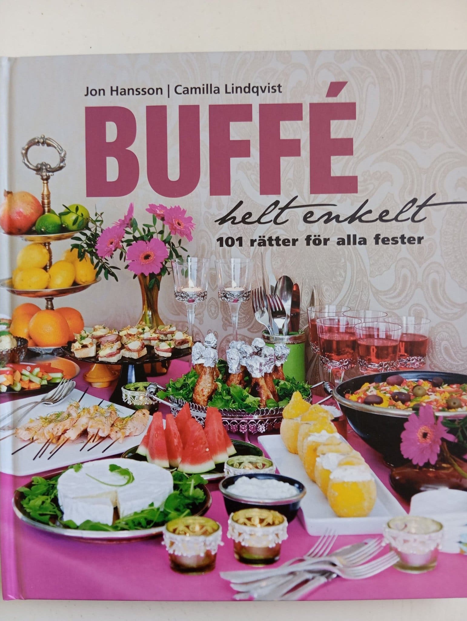 BUFFÉ HELT ENKELT - 101 RÄTTER FÖR ALLA FESTER,.. | Köp på Tradera ...