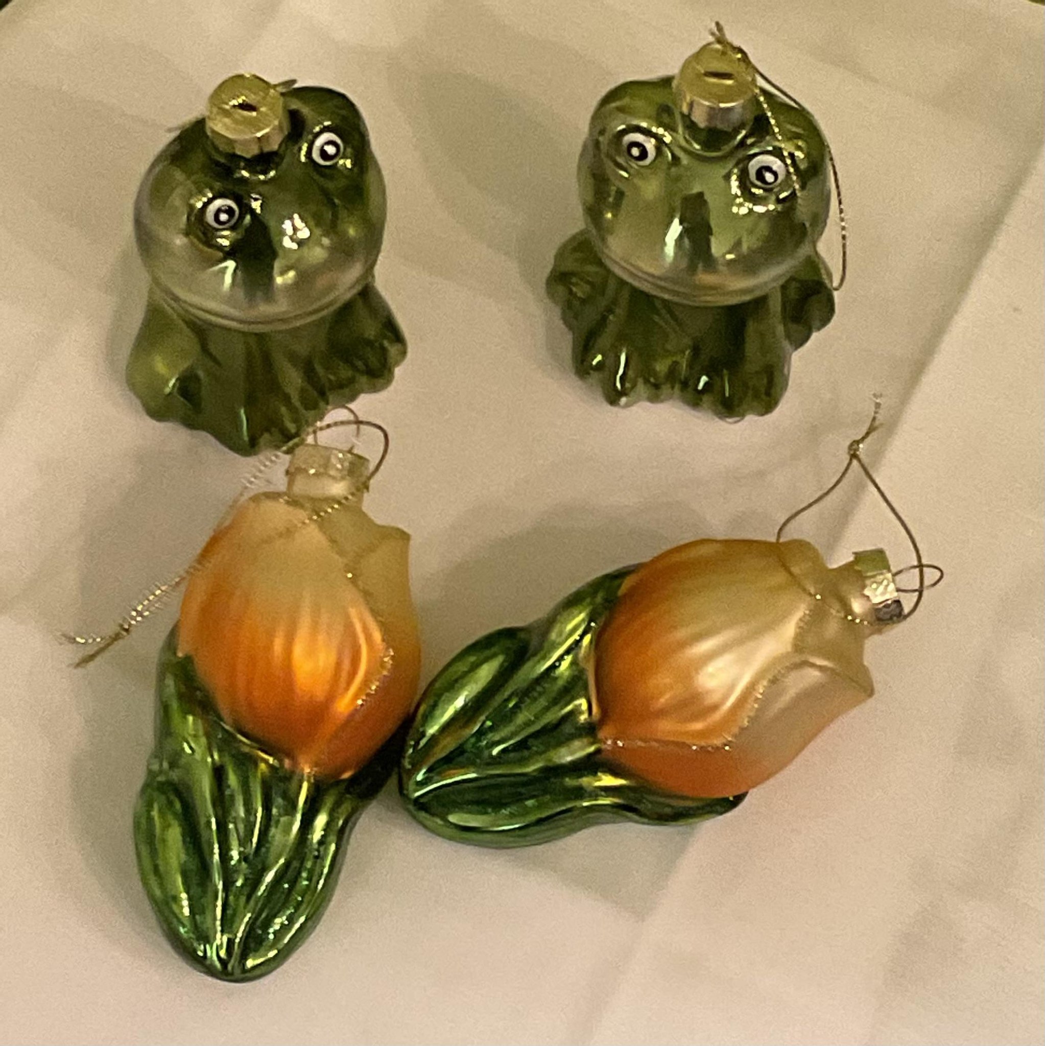 Se produkter som liknar Julgranspynt av glas Grodor .. på Tradera
