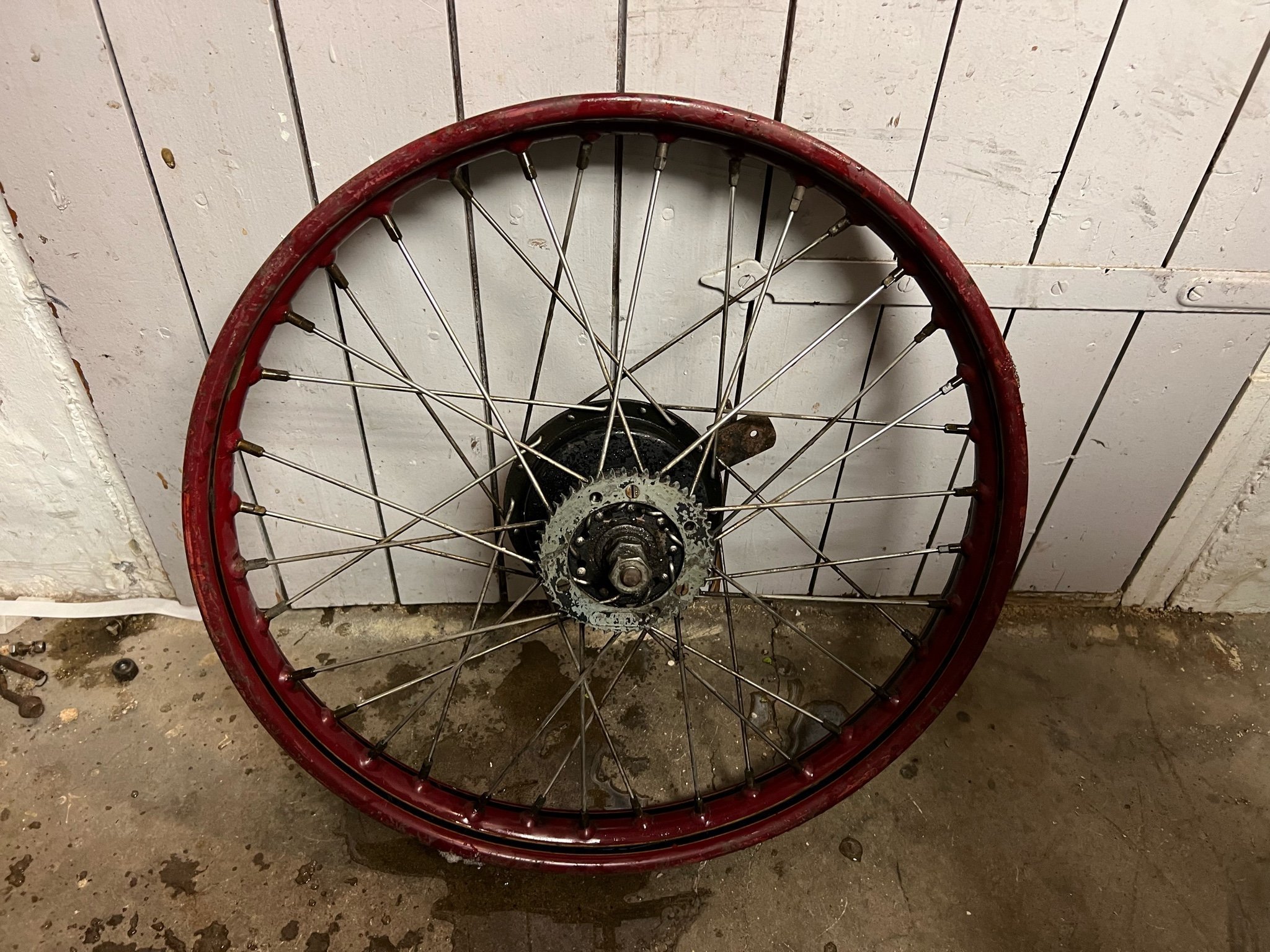 Se produkter som liknar Framhjul Husqvarna Rödqvarna .. på Tradera