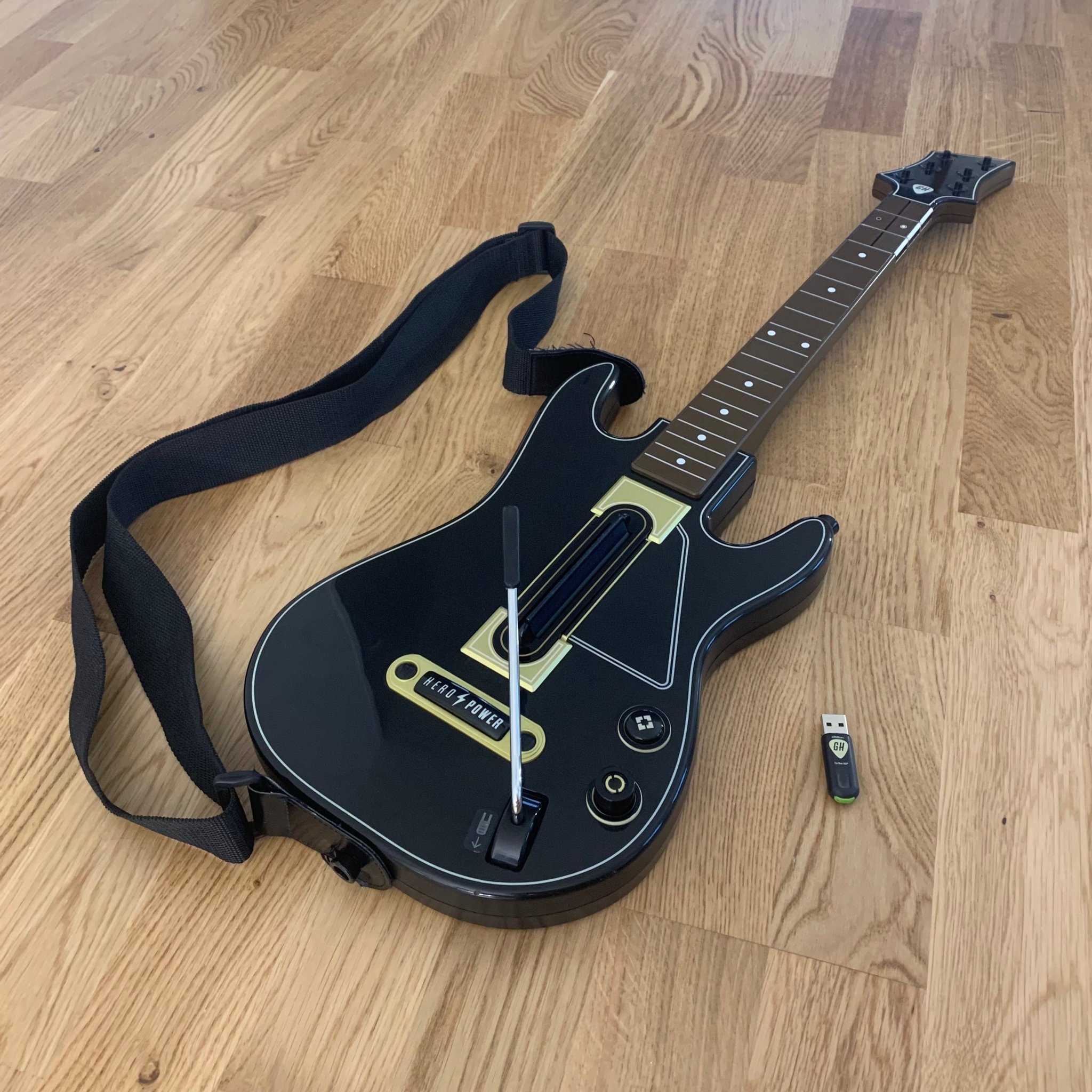 Guitar Hero Live Controller Gitarr med Dongle o.. Köp på Tradera