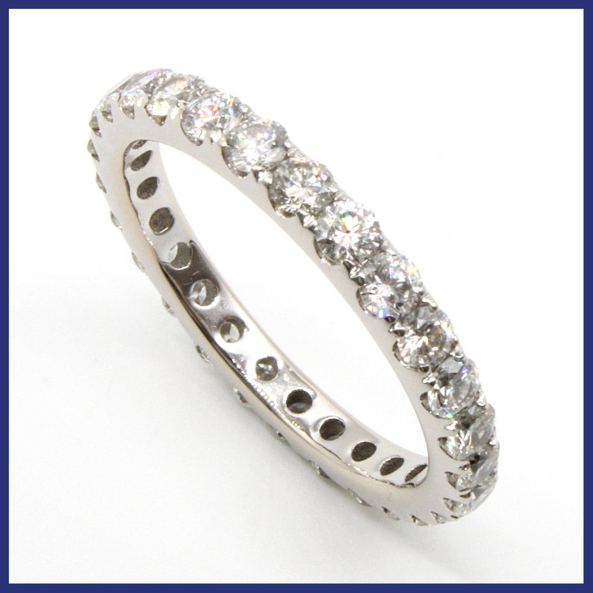 Ring, 18K vitguld, allians, naturliga diamanter (1,08ct, stl 17,35mm)