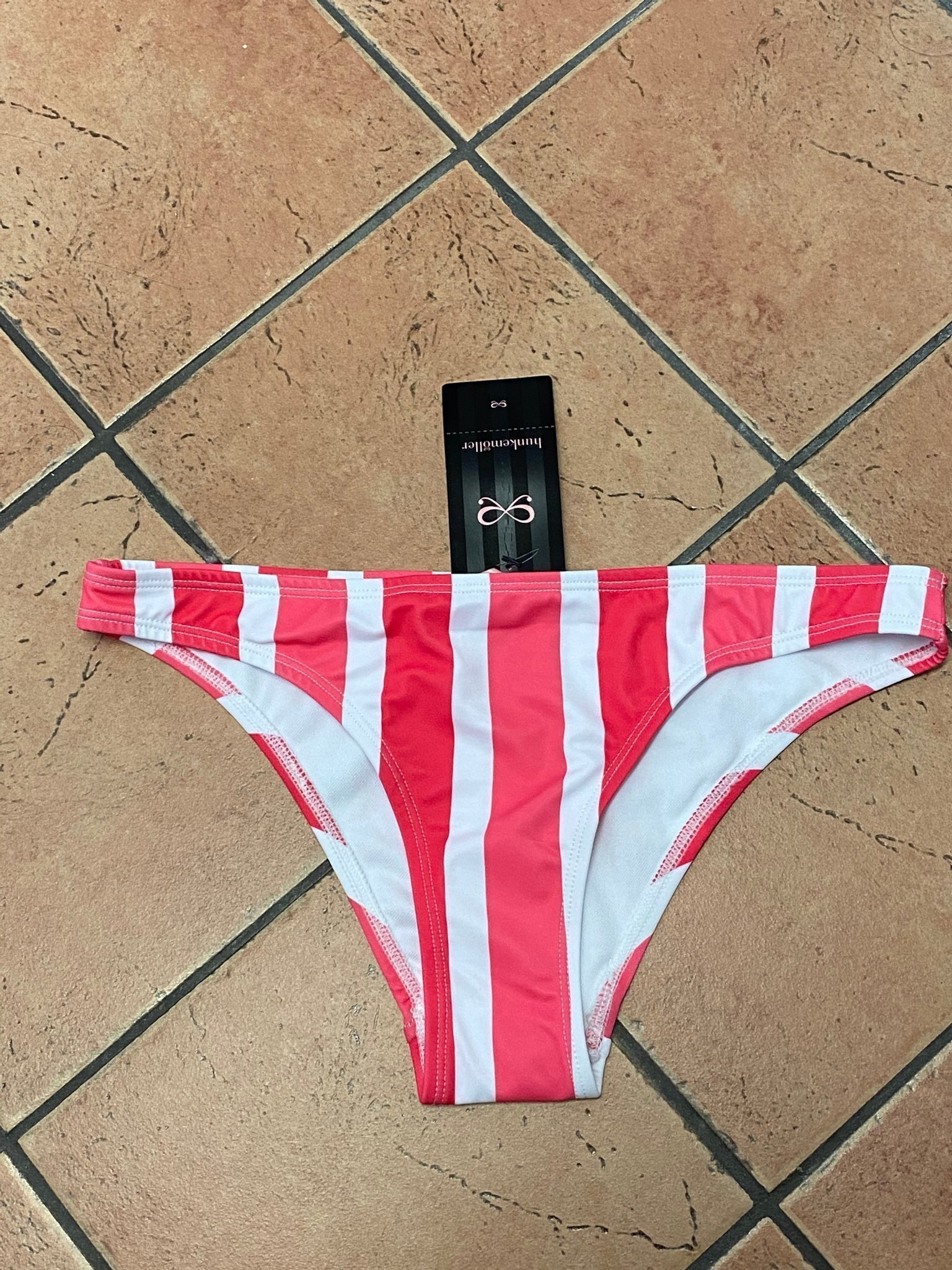 Hunkemöller bikini/ bikininederdel / bikinitros.. Köp på Tradera