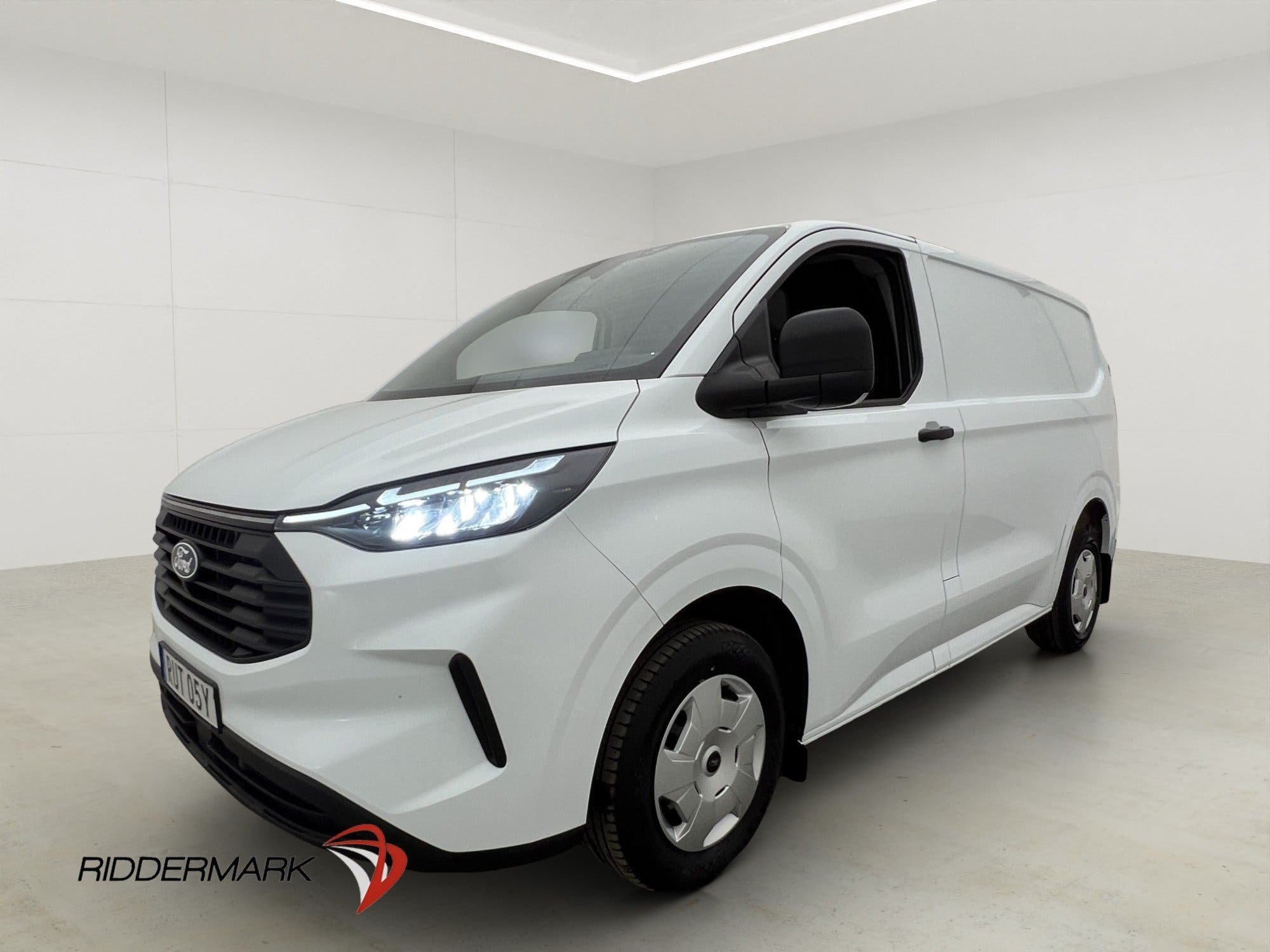 Ford Transit Custom ohjaamon lämmityksellä ja peruutuskameralla