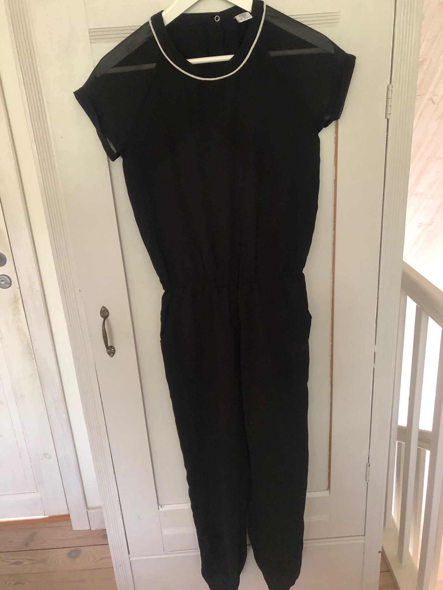 Jumpsuit Lindex storlek 158 svart med vita revär (406348241) ᐈ Köp på