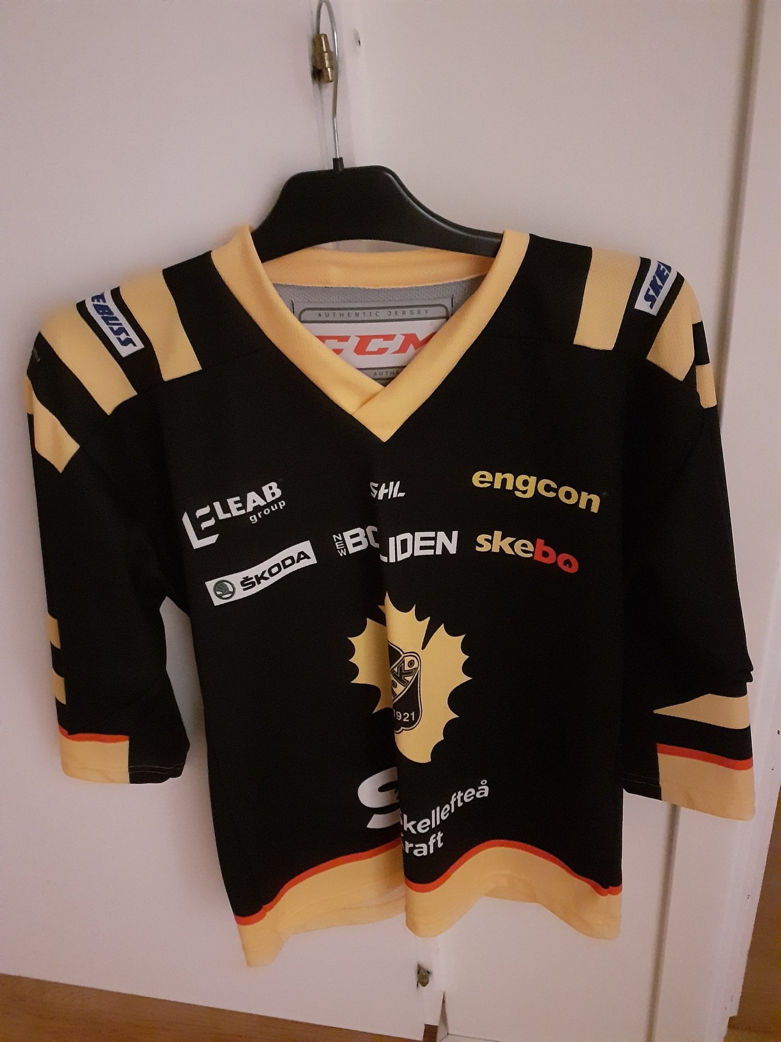 Se produkter som liknar Skellefteå AIK matchtröja nys.. på Tradera