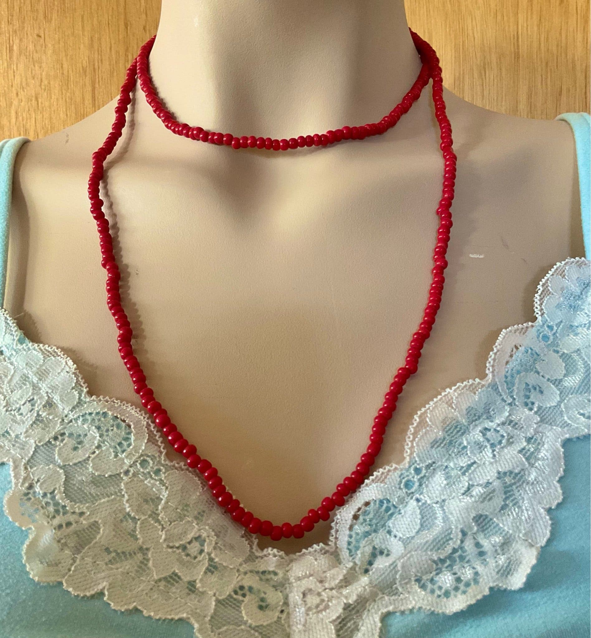 Se produkter som liknar Vintage, Rött halsband/ Ej pl.. på Tradera ...